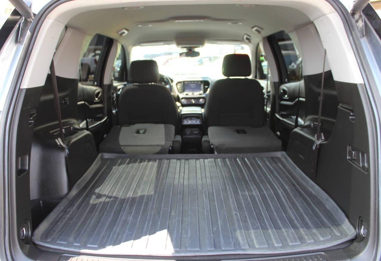 2022 Silver GMC Acadia SLE (1GKKNLLS6NZ) with an 3.6L V6 310hp 271ft. lbs. 3.6L V6 engine, Automatic 9-Speed transmission, located at 4301 NW 39th , Oklahoma City, OK, 73112, (405) 949-5600, 35.512135, -97.598671 - Hablamos espanol. SPEND SMART --- BUY FROM SUPER SPORTS. ALL PRICES, DOWN PAYMENTS, PAYMENTS, AND FINANCE TERMS ARE NEGOTIABLE AT THE TIME OF APPROVAL. WE WILL WORK WITH YOU TO FIT YOUR BUDGET. WE WILL EVEN LOWER AND ADJUST THE NUMBERS TO HELP MAKE THE VE HICLE MORE AFFORDABLE FOR YOU.- Photo#14