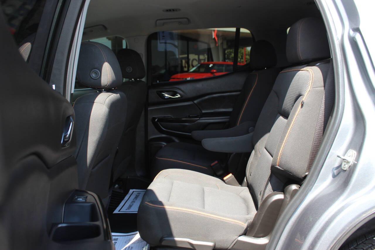 2022 Silver GMC Acadia SLE (1GKKNLLS6NZ) with an 3.6L V6 310hp 271ft. lbs. 3.6L V6 engine, Automatic 9-Speed transmission, located at 4301 NW 39th , Oklahoma City, OK, 73112, (405) 949-5600, 35.512135, -97.598671 - Hablamos espanol. SPEND SMART --- BUY FROM SUPER SPORTS. ALL PRICES, DOWN PAYMENTS, PAYMENTS, AND FINANCE TERMS ARE NEGOTIABLE AT THE TIME OF APPROVAL. WE WILL WORK WITH YOU TO FIT YOUR BUDGET. WE WILL EVEN LOWER AND ADJUST THE NUMBERS TO HELP MAKE THE VE HICLE MORE AFFORDABLE FOR YOU.- Photo#17