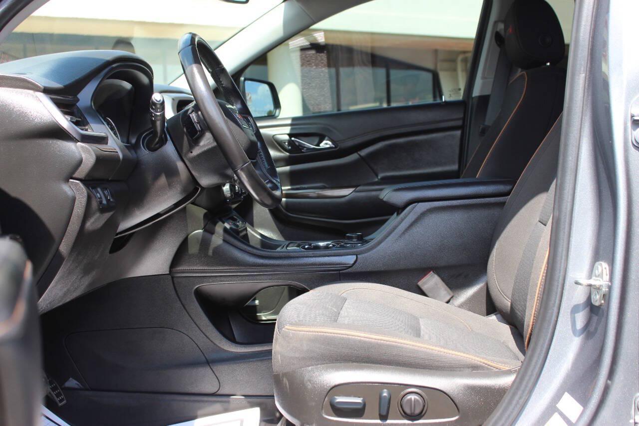 2022 Silver GMC Acadia SLE (1GKKNLLS6NZ) with an 3.6L V6 310hp 271ft. lbs. 3.6L V6 engine, Automatic 9-Speed transmission, located at 4301 NW 39th , Oklahoma City, OK, 73112, (405) 949-5600, 35.512135, -97.598671 - Hablamos espanol. SPEND SMART --- BUY FROM SUPER SPORTS. ALL PRICES, DOWN PAYMENTS, PAYMENTS, AND FINANCE TERMS ARE NEGOTIABLE AT THE TIME OF APPROVAL. WE WILL WORK WITH YOU TO FIT YOUR BUDGET. WE WILL EVEN LOWER AND ADJUST THE NUMBERS TO HELP MAKE THE VE HICLE MORE AFFORDABLE FOR YOU.- Photo#20