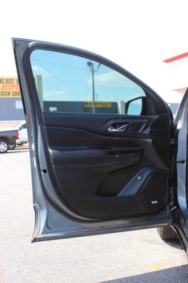 2022 Silver GMC Acadia SLE (1GKKNLLS6NZ) with an 3.6L V6 310hp 271ft. lbs. 3.6L V6 engine, Automatic 9-Speed transmission, located at 4301 NW 39th , Oklahoma City, OK, 73112, (405) 949-5600, 35.512135, -97.598671 - Hablamos espanol. SPEND SMART --- BUY FROM SUPER SPORTS. ALL PRICES, DOWN PAYMENTS, PAYMENTS, AND FINANCE TERMS ARE NEGOTIABLE AT THE TIME OF APPROVAL. WE WILL WORK WITH YOU TO FIT YOUR BUDGET. WE WILL EVEN LOWER AND ADJUST THE NUMBERS TO HELP MAKE THE VE HICLE MORE AFFORDABLE FOR YOU.- Photo#21