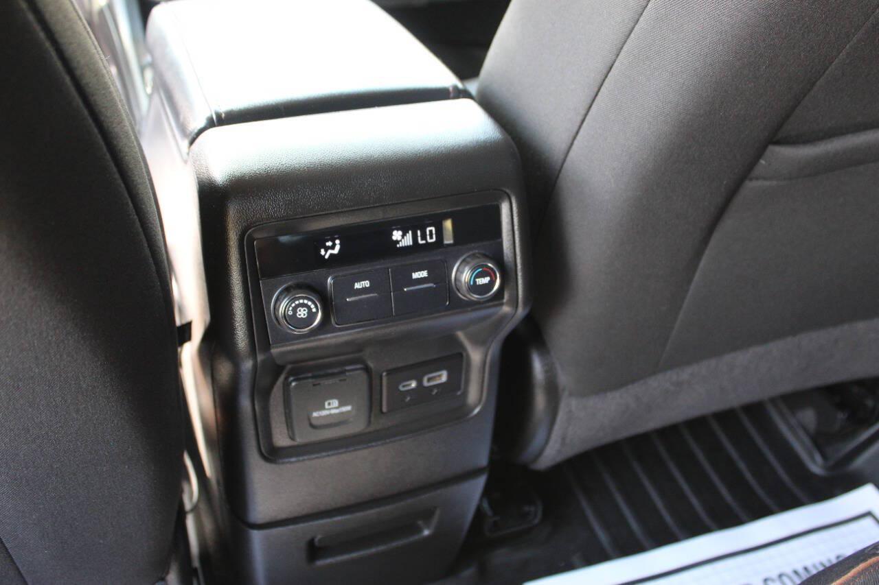 2022 Silver GMC Acadia SLE (1GKKNLLS6NZ) with an 3.6L V6 310hp 271ft. lbs. 3.6L V6 engine, Automatic 9-Speed transmission, located at 4301 NW 39th , Oklahoma City, OK, 73112, (405) 949-5600, 35.512135, -97.598671 - Hablamos espanol. SPEND SMART --- BUY FROM SUPER SPORTS. ALL PRICES, DOWN PAYMENTS, PAYMENTS, AND FINANCE TERMS ARE NEGOTIABLE AT THE TIME OF APPROVAL. WE WILL WORK WITH YOU TO FIT YOUR BUDGET. WE WILL EVEN LOWER AND ADJUST THE NUMBERS TO HELP MAKE THE VE HICLE MORE AFFORDABLE FOR YOU.- Photo#24