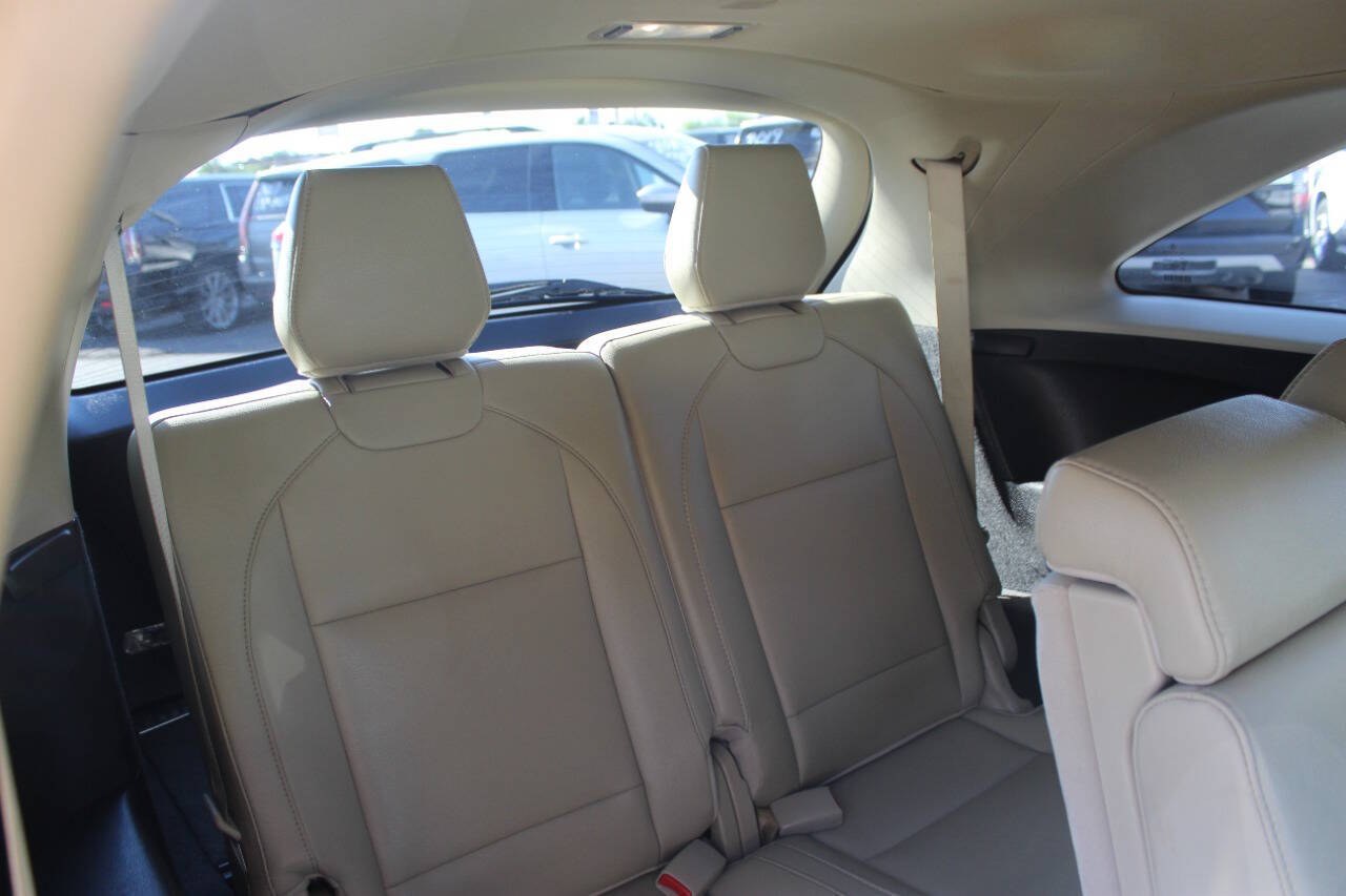 2020 White Acura MDX SH-AWD 9-Spd AT (5J8YD4H30LL) with an 3.5L V6 290hp 267ft. lbs. 3.5L V6 engine, Automatic 9-Speed transmission, located at 4301 NW 39th , Oklahoma City, OK, 73112, (405) 949-5600, 35.512135, -97.598671 - Hablamos espanol. SPEND SMART --- BUY FROM SUPER SPORTS. ALL PRICES, DOWN PAYMENTS, PAYMENTS, AND FINANCE TERMS ARE NEGOTIABLE AT THE TIME OF APPROVAL. WE WILL WORK WITH YOU TO FIT YOUR BUDGET. WE WILL EVEN LOWER AND ADJUST THE NUMBERS TO HELP MAKE THE VEHICLE MORE AFFORDABLE FOR YOU.- Photo#12