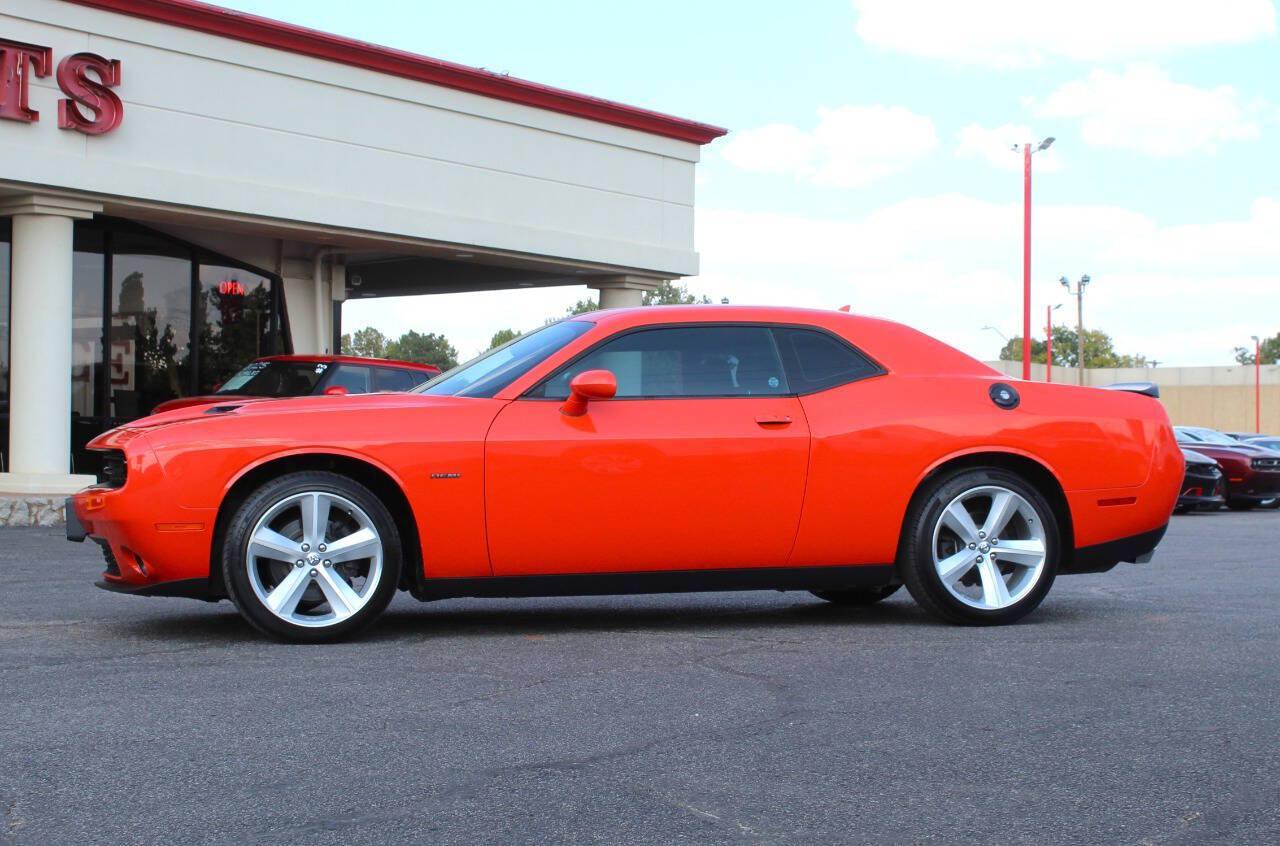2018 Orange Dodge Challenger R/T Plus (2C3CDZBT5JH) with an 5.7L V8 5.7L V8 engine, Manual 6-Speed transmission, located at 4301 NW 39th , Oklahoma City, OK, 73112, (405) 949-5600, 35.512135, -97.598671 - Hablamos espanol. SPEND SMART --- BUY FROM SUPER SPORTS. ALL PRICES, DOWN PAYMENTS, PAYMENTS, AND FINANCE TERMS ARE NEGOTIABLE AT THE TIME OF APPROVAL. WE WILL WORK WITH YOU TO FIT YOUR BUDGET. WE WILL EVEN LOWER AND ADJUST THE NUMBERS TO HELP MAKE THE VE HICLE MORE AFFORDABLE FOR YOU.- Photo#6