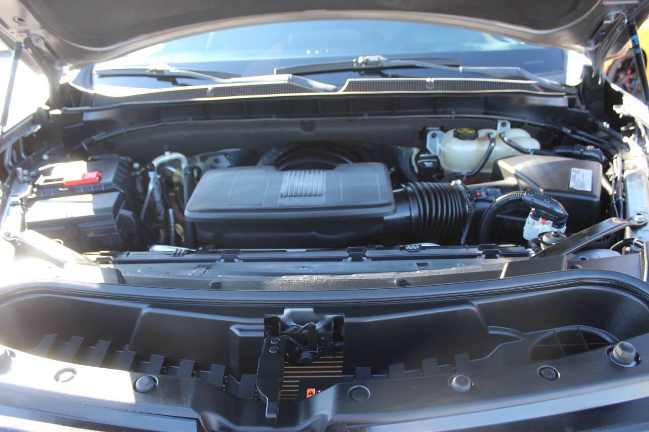 2021 Gray Chevrolet Suburban Z71 (1GNSKDKD5MR) with an EcoTec3 5.3L V8 355hp 383ft. lbs. 5.3L V8 engine, Automatic 10-Speed transmission, located at 4301 NW 39th , Oklahoma City, OK, 73112, (405) 949-5600, 35.512135, -97.598671 - Hablamos espanol. SPEND SMART --- BUY FROM SUPER SPORTS. ALL PRICES, DOWN PAYMENTS, PAYMENTS, AND FINANCE TERMS ARE NEGOTIABLE AT THE TIME OF APPROVAL. WE WILL WORK WITH YOU TO FIT YOUR BUDGET. WE WILL EVEN LOWER AND ADJUST THE NUMBERS TO HELP MAKE THE VEHICLE MORE AFFORDABLE FOR YOU.- Photo#4