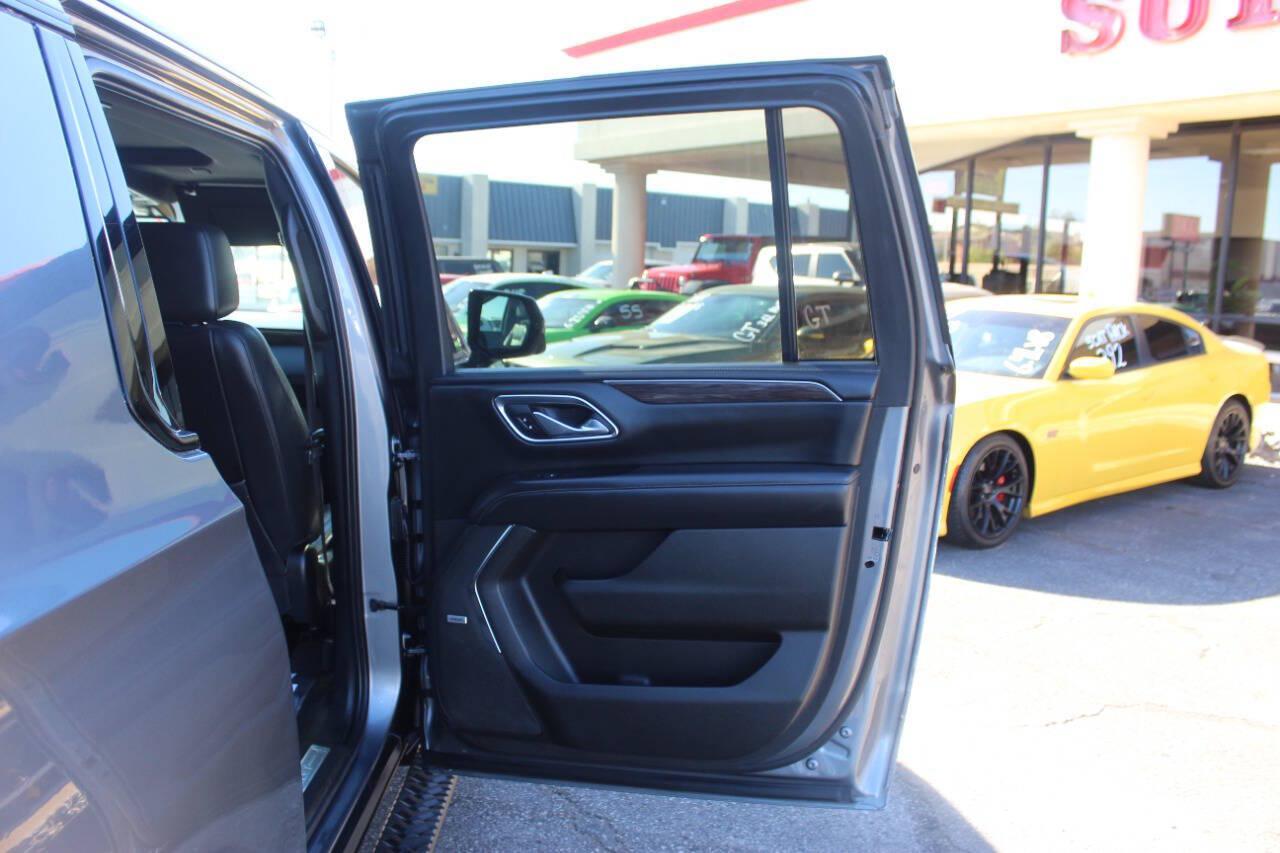 2021 Gray Chevrolet Suburban Z71 (1GNSKDKD5MR) with an EcoTec3 5.3L V8 355hp 383ft. lbs. 5.3L V8 engine, Automatic 10-Speed transmission, located at 4301 NW 39th , Oklahoma City, OK, 73112, (405) 949-5600, 35.512135, -97.598671 - Hablamos espanol. SPEND SMART --- BUY FROM SUPER SPORTS. ALL PRICES, DOWN PAYMENTS, PAYMENTS, AND FINANCE TERMS ARE NEGOTIABLE AT THE TIME OF APPROVAL. WE WILL WORK WITH YOU TO FIT YOUR BUDGET. WE WILL EVEN LOWER AND ADJUST THE NUMBERS TO HELP MAKE THE VEHICLE MORE AFFORDABLE FOR YOU.- Photo#12