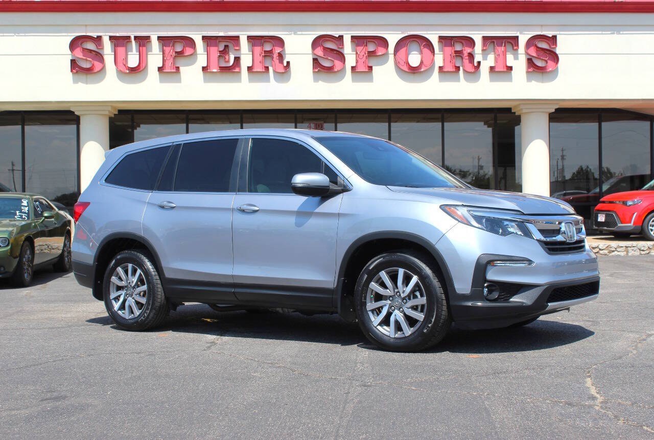 2019 Silver Honda Pilot EXL 2WD (5FNYF5H59KB) with an 3.5L V6 280hp 262ft. lbs. 3.5L V6 engine, Automatic 6-Speed transmission, located at 4301 NW 39th , Oklahoma City, OK, 73112, (405) 949-5600, 35.512135, -97.598671 - Hablamos espanol. SPEND SMART --- BUY FROM SUPER SPORTS. ALL PRICES, DOWN PAYMENTS, PAYMENTS, AND FINANCE TERMS ARE NEGOTIABLE AT THE TIME OF APPROVAL. WE WILL WORK WITH YOU TO FIT YOUR BUDGET. WE WILL EVEN LOWER AND ADJUST THE NUMBERS TO HELP MAKE THE VEHICLE MORE AFFORDABLE FOR YOU.- Photo#0