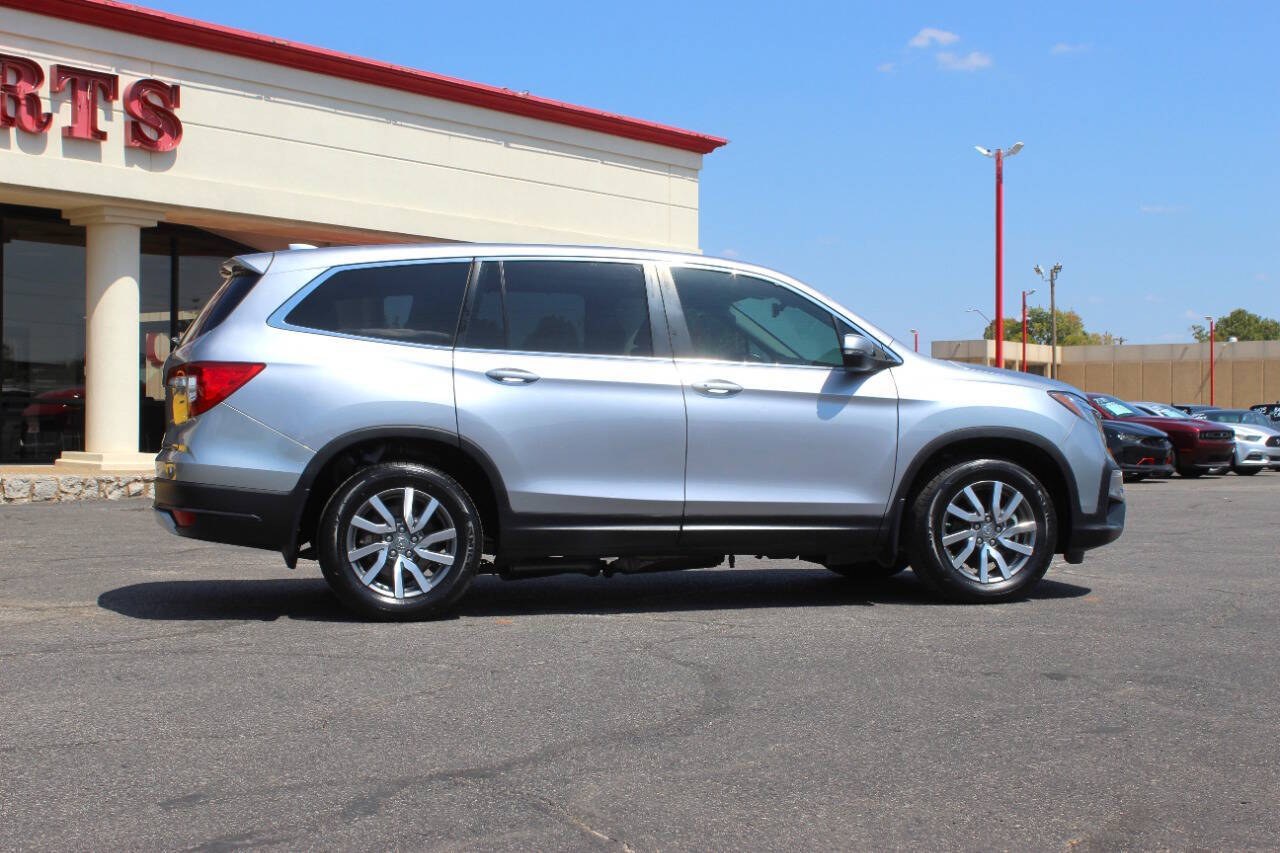 2019 Silver Honda Pilot EXL 2WD (5FNYF5H59KB) with an 3.5L V6 280hp 262ft. lbs. 3.5L V6 engine, Automatic 6-Speed transmission, located at 4301 NW 39th , Oklahoma City, OK, 73112, (405) 949-5600, 35.512135, -97.598671 - Hablamos espanol. SPEND SMART --- BUY FROM SUPER SPORTS. ALL PRICES, DOWN PAYMENTS, PAYMENTS, AND FINANCE TERMS ARE NEGOTIABLE AT THE TIME OF APPROVAL. WE WILL WORK WITH YOU TO FIT YOUR BUDGET. WE WILL EVEN LOWER AND ADJUST THE NUMBERS TO HELP MAKE THE VEHICLE MORE AFFORDABLE FOR YOU.- Photo#2