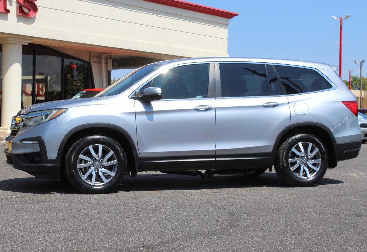 2019 Silver Honda Pilot EXL 2WD (5FNYF5H59KB) with an 3.5L V6 280hp 262ft. lbs. 3.5L V6 engine, Automatic 6-Speed transmission, located at 4301 NW 39th , Oklahoma City, OK, 73112, (405) 949-5600, 35.512135, -97.598671 - Hablamos espanol. SPEND SMART --- BUY FROM SUPER SPORTS. ALL PRICES, DOWN PAYMENTS, PAYMENTS, AND FINANCE TERMS ARE NEGOTIABLE AT THE TIME OF APPROVAL. WE WILL WORK WITH YOU TO FIT YOUR BUDGET. WE WILL EVEN LOWER AND ADJUST THE NUMBERS TO HELP MAKE THE VEHICLE MORE AFFORDABLE FOR YOU.- Photo#5
