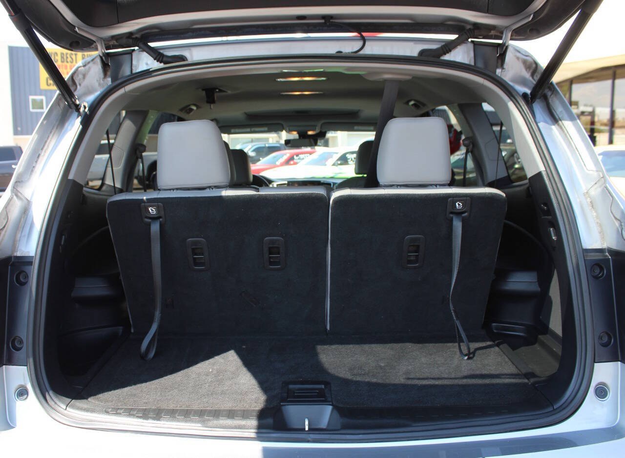 2019 Silver Honda Pilot EXL 2WD (5FNYF5H59KB) with an 3.5L V6 280hp 262ft. lbs. 3.5L V6 engine, Automatic 6-Speed transmission, located at 4301 NW 39th , Oklahoma City, OK, 73112, (405) 949-5600, 35.512135, -97.598671 - Hablamos espanol. SPEND SMART --- BUY FROM SUPER SPORTS. ALL PRICES, DOWN PAYMENTS, PAYMENTS, AND FINANCE TERMS ARE NEGOTIABLE AT THE TIME OF APPROVAL. WE WILL WORK WITH YOU TO FIT YOUR BUDGET. WE WILL EVEN LOWER AND ADJUST THE NUMBERS TO HELP MAKE THE VEHICLE MORE AFFORDABLE FOR YOU.- Photo#13
