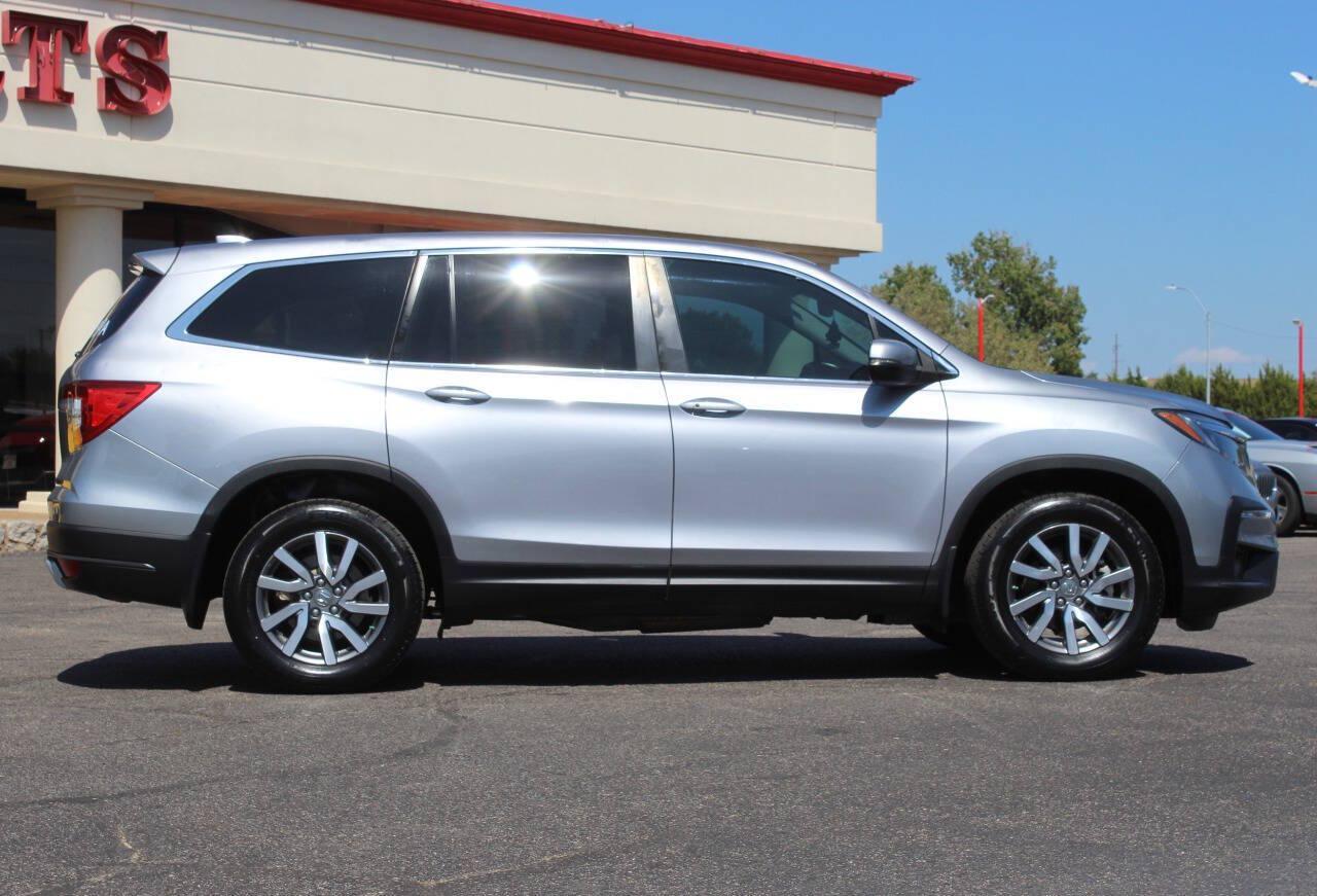 2019 Silver Honda Pilot EXL 2WD (5FNYF5H59KB) with an 3.5L V6 280hp 262ft. lbs. 3.5L V6 engine, Automatic 6-Speed transmission, located at 4301 NW 39th , Oklahoma City, OK, 73112, (405) 949-5600, 35.512135, -97.598671 - Hablamos espanol. SPEND SMART --- BUY FROM SUPER SPORTS. ALL PRICES, DOWN PAYMENTS, PAYMENTS, AND FINANCE TERMS ARE NEGOTIABLE AT THE TIME OF APPROVAL. WE WILL WORK WITH YOU TO FIT YOUR BUDGET. WE WILL EVEN LOWER AND ADJUST THE NUMBERS TO HELP MAKE THE VEHICLE MORE AFFORDABLE FOR YOU.- Photo#2