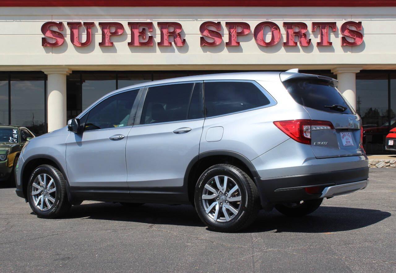2019 Silver Honda Pilot EXL 2WD (5FNYF5H59KB) with an 3.5L V6 280hp 262ft. lbs. 3.5L V6 engine, Automatic 6-Speed transmission, located at 4301 NW 39th , Oklahoma City, OK, 73112, (405) 949-5600, 35.512135, -97.598671 - Hablamos espanol. SPEND SMART --- BUY FROM SUPER SPORTS. ALL PRICES, DOWN PAYMENTS, PAYMENTS, AND FINANCE TERMS ARE NEGOTIABLE AT THE TIME OF APPROVAL. WE WILL WORK WITH YOU TO FIT YOUR BUDGET. WE WILL EVEN LOWER AND ADJUST THE NUMBERS TO HELP MAKE THE VEHICLE MORE AFFORDABLE FOR YOU.- Photo#4