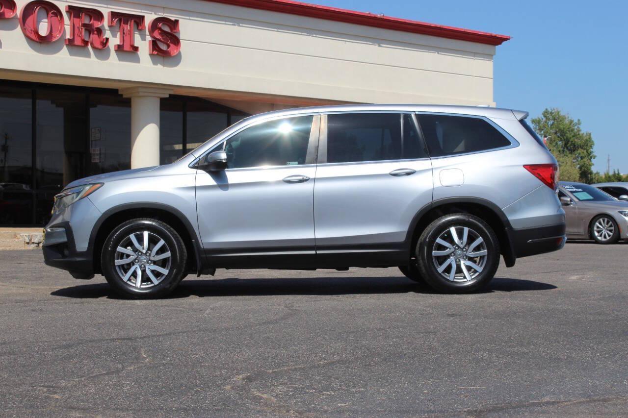 2019 Silver Honda Pilot EXL 2WD (5FNYF5H59KB) with an 3.5L V6 280hp 262ft. lbs. 3.5L V6 engine, Automatic 6-Speed transmission, located at 4301 NW 39th , Oklahoma City, OK, 73112, (405) 949-5600, 35.512135, -97.598671 - Hablamos espanol. SPEND SMART --- BUY FROM SUPER SPORTS. ALL PRICES, DOWN PAYMENTS, PAYMENTS, AND FINANCE TERMS ARE NEGOTIABLE AT THE TIME OF APPROVAL. WE WILL WORK WITH YOU TO FIT YOUR BUDGET. WE WILL EVEN LOWER AND ADJUST THE NUMBERS TO HELP MAKE THE VEHICLE MORE AFFORDABLE FOR YOU.- Photo#5