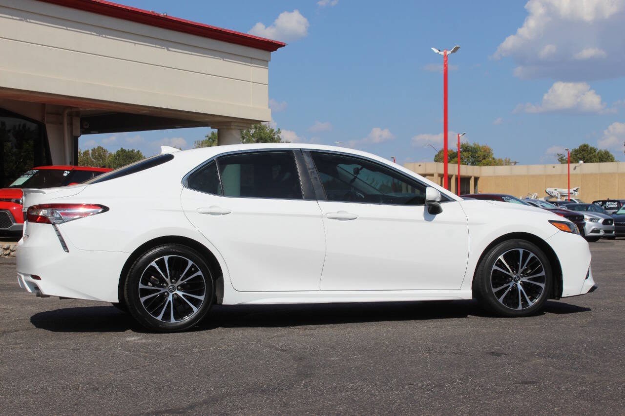 2019 White Toyota Camry LE (4T1B11HK2KU) with an 2.5L I4 203hp 184ft. lbs. 2.5L I4 engine, Automatic 8-Speed transmission, located at 4301 NW 39th , Oklahoma City, OK, 73112, (405) 949-5600, 35.512135, -97.598671 - Hablamos espanol. SPEND SMART --- BUY FROM SUPER SPORTS. ALL PRICES, DOWN PAYMENTS, PAYMENTS, AND FINANCE TERMS ARE NEGOTIABLE AT THE TIME OF APPROVAL. WE WILL WORK WITH YOU TO FIT YOUR BUDGET. WE WILL EVEN LOWER AND ADJUST THE NUMBERS TO HELP MAKE THE VEHICLE MORE AFFORDABLE FOR YOU.- Photo#1