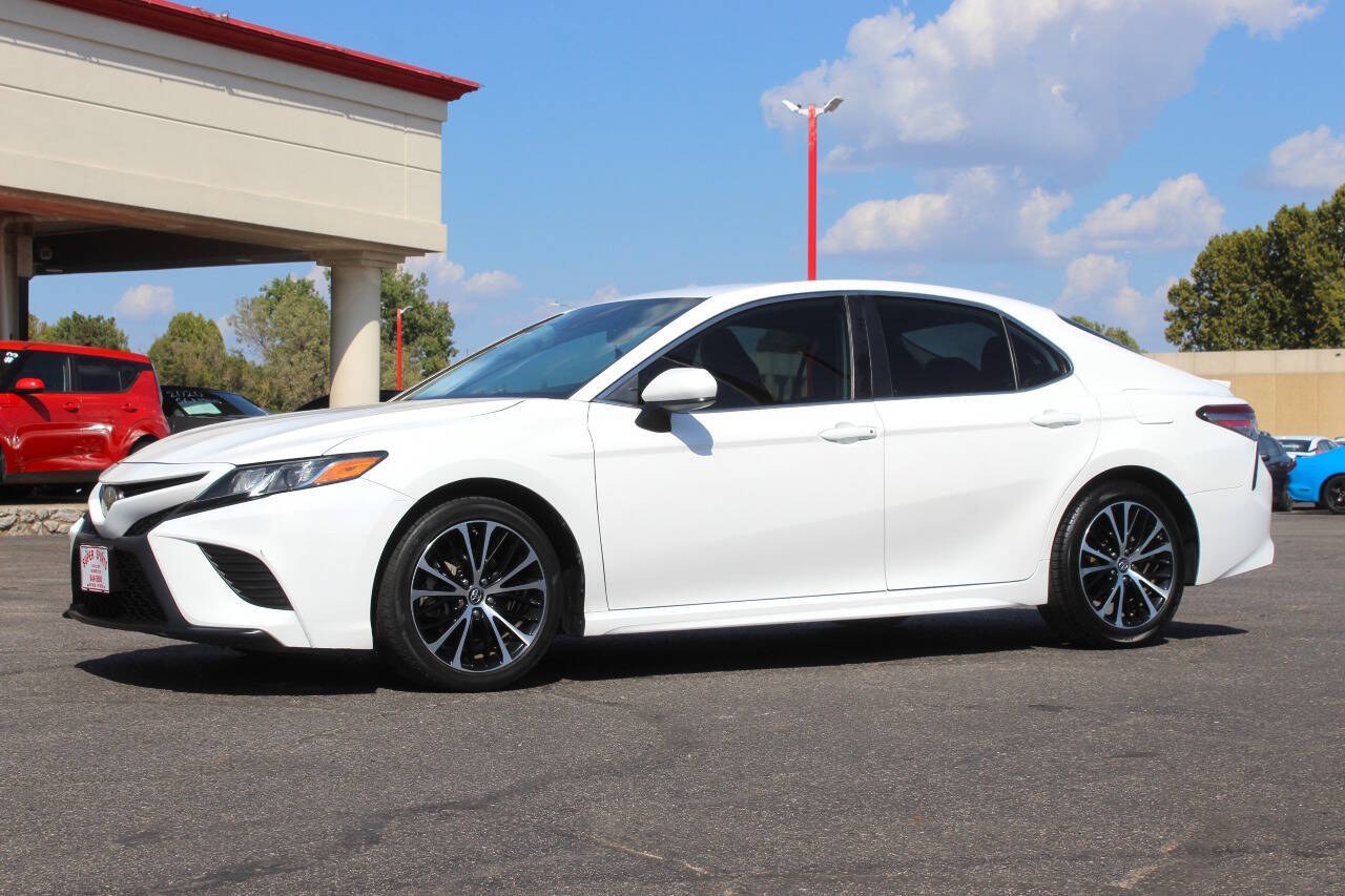 2019 White Toyota Camry LE (4T1B11HK2KU) with an 2.5L I4 203hp 184ft. lbs. 2.5L I4 engine, Automatic 8-Speed transmission, located at 4301 NW 39th , Oklahoma City, OK, 73112, (405) 949-5600, 35.512135, -97.598671 - Hablamos espanol. SPEND SMART --- BUY FROM SUPER SPORTS. ALL PRICES, DOWN PAYMENTS, PAYMENTS, AND FINANCE TERMS ARE NEGOTIABLE AT THE TIME OF APPROVAL. WE WILL WORK WITH YOU TO FIT YOUR BUDGET. WE WILL EVEN LOWER AND ADJUST THE NUMBERS TO HELP MAKE THE VEHICLE MORE AFFORDABLE FOR YOU.- Photo#4
