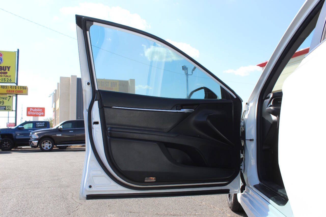 2019 White Toyota Camry LE (4T1B11HK2KU) with an 2.5L I4 203hp 184ft. lbs. 2.5L I4 engine, Automatic 8-Speed transmission, located at 4301 NW 39th , Oklahoma City, OK, 73112, (405) 949-5600, 35.512135, -97.598671 - Hablamos espanol. SPEND SMART --- BUY FROM SUPER SPORTS. ALL PRICES, DOWN PAYMENTS, PAYMENTS, AND FINANCE TERMS ARE NEGOTIABLE AT THE TIME OF APPROVAL. WE WILL WORK WITH YOU TO FIT YOUR BUDGET. WE WILL EVEN LOWER AND ADJUST THE NUMBERS TO HELP MAKE THE VEHICLE MORE AFFORDABLE FOR YOU.- Photo#6