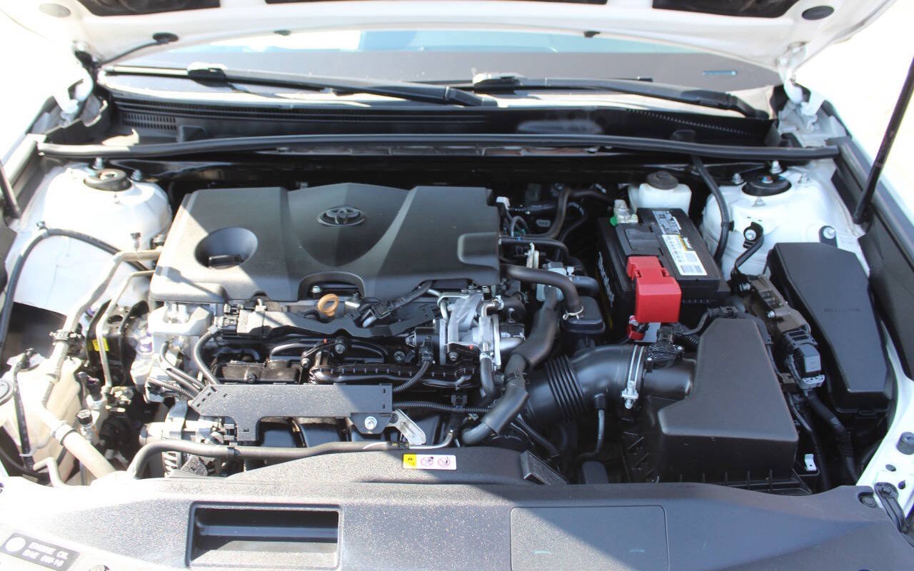 2019 White Toyota Camry LE (4T1B11HK2KU) with an 2.5L I4 203hp 184ft. lbs. 2.5L I4 engine, Automatic 8-Speed transmission, located at 4301 NW 39th , Oklahoma City, OK, 73112, (405) 949-5600, 35.512135, -97.598671 - Hablamos espanol. SPEND SMART --- BUY FROM SUPER SPORTS. ALL PRICES, DOWN PAYMENTS, PAYMENTS, AND FINANCE TERMS ARE NEGOTIABLE AT THE TIME OF APPROVAL. WE WILL WORK WITH YOU TO FIT YOUR BUDGET. WE WILL EVEN LOWER AND ADJUST THE NUMBERS TO HELP MAKE THE VEHICLE MORE AFFORDABLE FOR YOU.- Photo#8