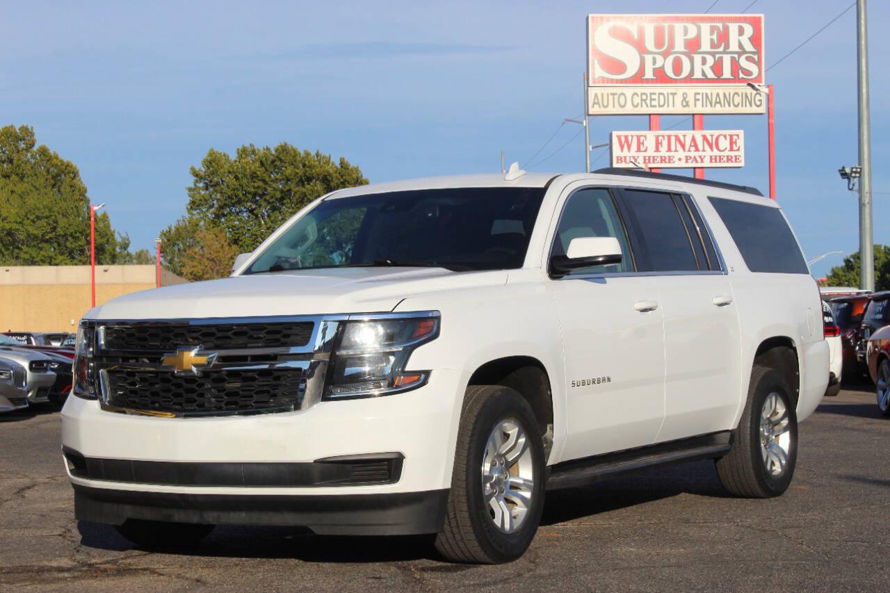 2019 White Chevrolet Suburban LT 2WD (1GNSCHKC0KR) with an EcoTec3 5.3L V8 355hp 383ft. lbs. 5.3L V8 engine, Automatic 6-Speed transmission, located at 4301 NW 39th , Oklahoma City, OK, 73112, (405) 949-5600, 35.512135, -97.598671 - Hablamos espanol. SPEND SMART --- BUY FROM SUPER SPORTS. ALL PRICES, DOWN PAYMENTS, PAYMENTS, AND FINANCE TERMS ARE NEGOTIABLE AT THE TIME OF APPROVAL. WE WILL WORK WITH YOU TO FIT YOUR BUDGET. WE WILL EVEN LOWER AND ADJUST THE NUMBERS TO HELP MAKE THE VEHICLE MORE AFFORDABLE FOR YOU.- Photo#6