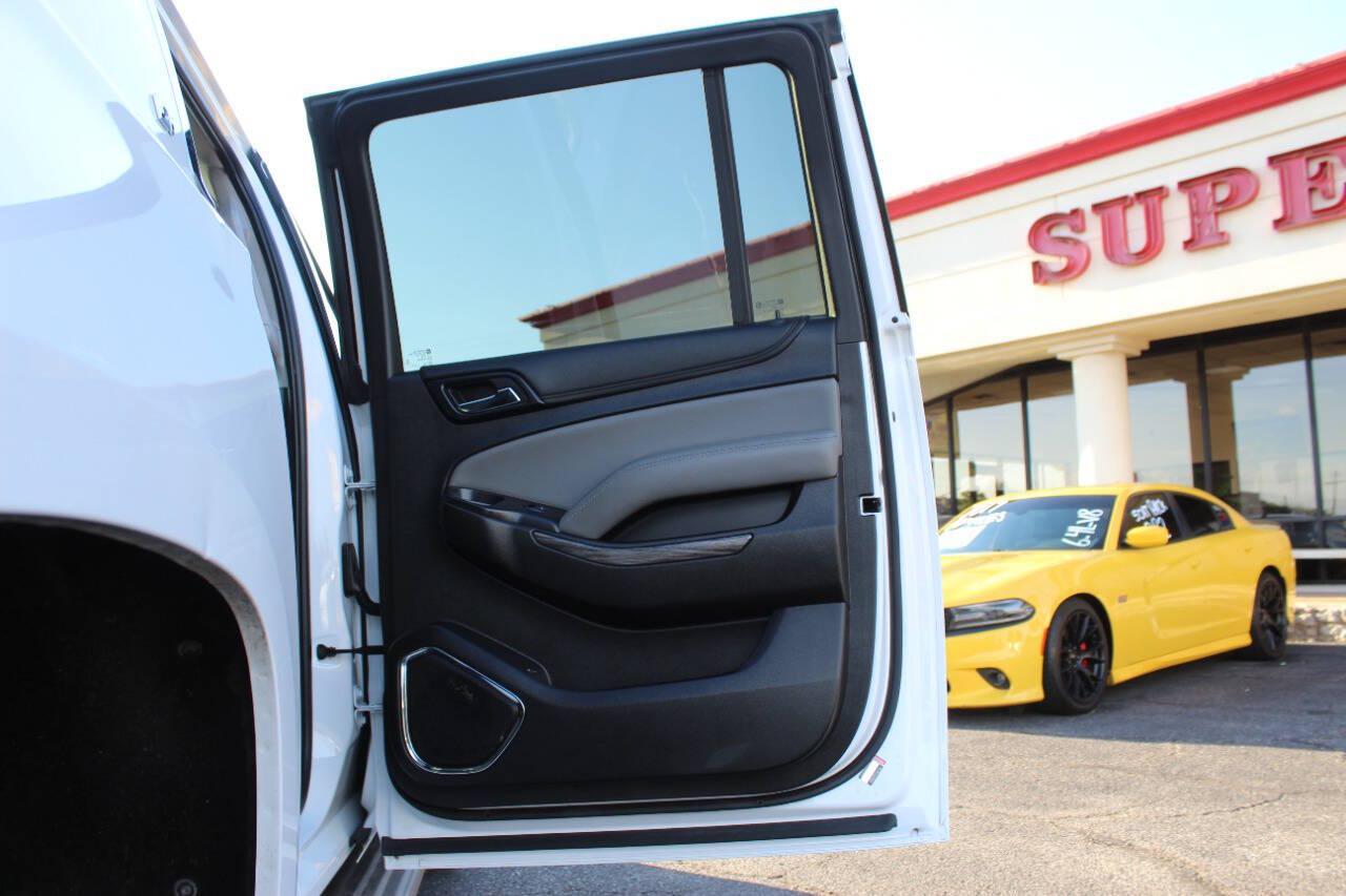 2019 White Chevrolet Suburban LT 2WD (1GNSCHKC0KR) with an EcoTec3 5.3L V8 355hp 383ft. lbs. 5.3L V8 engine, Automatic 6-Speed transmission, located at 4301 NW 39th , Oklahoma City, OK, 73112, (405) 949-5600, 35.512135, -97.598671 - Hablamos espanol. SPEND SMART --- BUY FROM SUPER SPORTS. ALL PRICES, DOWN PAYMENTS, PAYMENTS, AND FINANCE TERMS ARE NEGOTIABLE AT THE TIME OF APPROVAL. WE WILL WORK WITH YOU TO FIT YOUR BUDGET. WE WILL EVEN LOWER AND ADJUST THE NUMBERS TO HELP MAKE THE VEHICLE MORE AFFORDABLE FOR YOU.- Photo#11