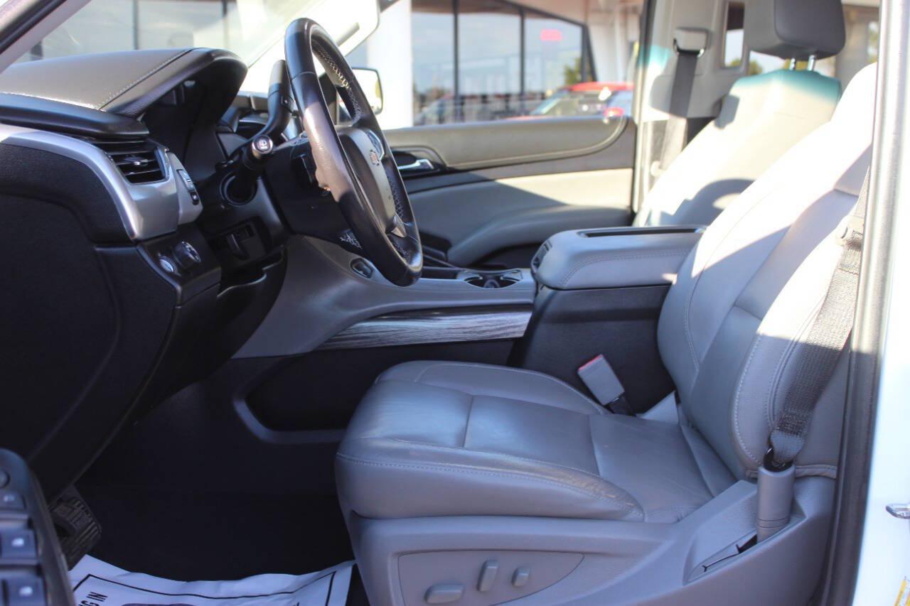2019 White Chevrolet Suburban LT 2WD (1GNSCHKC0KR) with an EcoTec3 5.3L V8 355hp 383ft. lbs. 5.3L V8 engine, Automatic 6-Speed transmission, located at 4301 NW 39th , Oklahoma City, OK, 73112, (405) 949-5600, 35.512135, -97.598671 - Hablamos espanol. SPEND SMART --- BUY FROM SUPER SPORTS. ALL PRICES, DOWN PAYMENTS, PAYMENTS, AND FINANCE TERMS ARE NEGOTIABLE AT THE TIME OF APPROVAL. WE WILL WORK WITH YOU TO FIT YOUR BUDGET. WE WILL EVEN LOWER AND ADJUST THE NUMBERS TO HELP MAKE THE VEHICLE MORE AFFORDABLE FOR YOU.- Photo#19