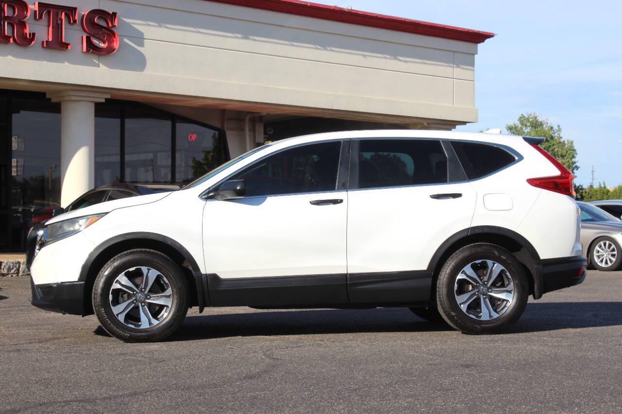2019 White Honda CR-V LX AWD (5J6RW6H3XKL) with an 2.4L I4 184hp 180ft. lbs. 2.4L I4 engine, CVT transmission, located at 4301 NW 39th , Oklahoma City, OK, 73112, (405) 949-5600, 35.512135, -97.598671 - Hablamos espanol. SPEND SMART --- BUY FROM SUPER SPORTS. ALL PRICES, DOWN PAYMENTS, PAYMENTS, AND FINANCE TERMS ARE NEGOTIABLE AT THE TIME OF APPROVAL. WE WILL WORK WITH YOU TO FIT YOUR BUDGET. WE WILL EVEN LOWER AND ADJUST THE NUMBERS TO HELP MAKE THE VEHICLE MORE AFFORDABLE FOR YOU.- Photo#6