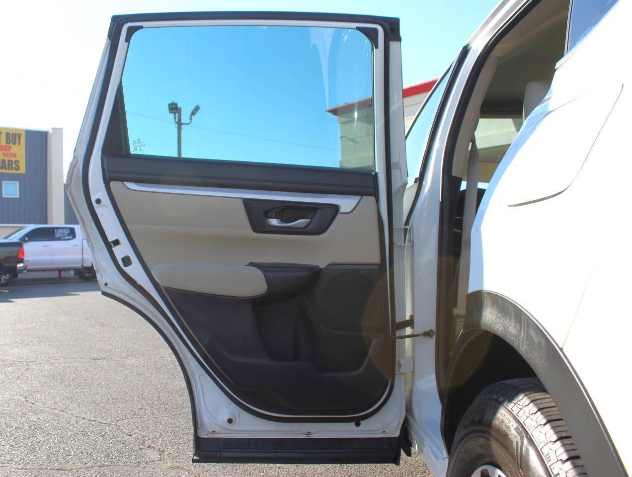 2019 White Honda CR-V LX AWD (5J6RW6H3XKL) with an 2.4L I4 184hp 180ft. lbs. 2.4L I4 engine, CVT transmission, located at 4301 NW 39th , Oklahoma City, OK, 73112, (405) 949-5600, 35.512135, -97.598671 - Hablamos espanol. SPEND SMART --- BUY FROM SUPER SPORTS. ALL PRICES, DOWN PAYMENTS, PAYMENTS, AND FINANCE TERMS ARE NEGOTIABLE AT THE TIME OF APPROVAL. WE WILL WORK WITH YOU TO FIT YOUR BUDGET. WE WILL EVEN LOWER AND ADJUST THE NUMBERS TO HELP MAKE THE VEHICLE MORE AFFORDABLE FOR YOU.- Photo#15