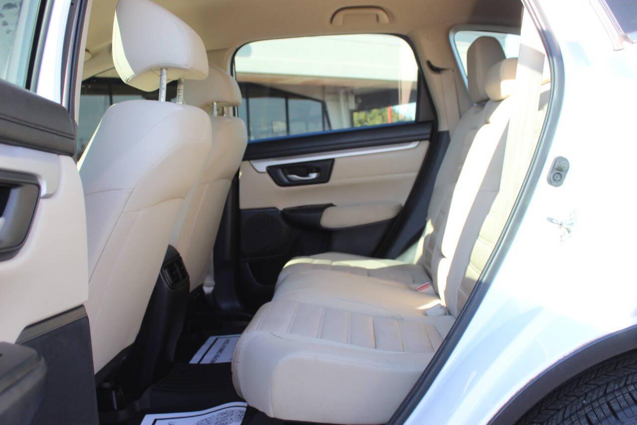 2019 White Honda CR-V LX AWD (5J6RW6H3XKL) with an 2.4L I4 184hp 180ft. lbs. 2.4L I4 engine, CVT transmission, located at 4301 NW 39th , Oklahoma City, OK, 73112, (405) 949-5600, 35.512135, -97.598671 - Hablamos espanol. SPEND SMART --- BUY FROM SUPER SPORTS. ALL PRICES, DOWN PAYMENTS, PAYMENTS, AND FINANCE TERMS ARE NEGOTIABLE AT THE TIME OF APPROVAL. WE WILL WORK WITH YOU TO FIT YOUR BUDGET. WE WILL EVEN LOWER AND ADJUST THE NUMBERS TO HELP MAKE THE VEHICLE MORE AFFORDABLE FOR YOU.- Photo#16