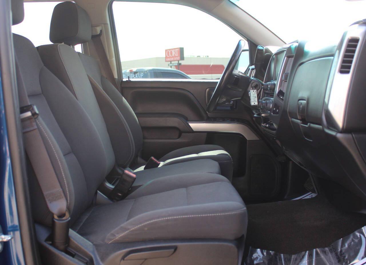 2017 Blue Chevrolet Silverado 1500 LT Double Cab 4WD (1GCVKREC0HZ) with an EcoTec3 5.3L V8 355hp 383ft. lbs. 5.3L V8 engine, Automatic 6-Speed transmission, located at 4301 NW 39th , Oklahoma City, OK, 73112, (405) 949-5600, 35.512135, -97.598671 - Hablamos espanol. SPEND SMART --- BUY FROM SUPER SPORTS. ALL PRICES, DOWN PAYMENTS, PAYMENTS, AND FINANCE TERMS ARE NEGOTIABLE AT THE TIME OF APPROVAL. WE WILL WORK WITH YOU TO FIT YOUR BUDGET. WE WILL EVEN LOWER AND ADJUST THE NUMBERS TO HELP MAKE THE VEHICLE MORE AFFORDABLE FOR YOU.- Photo#8