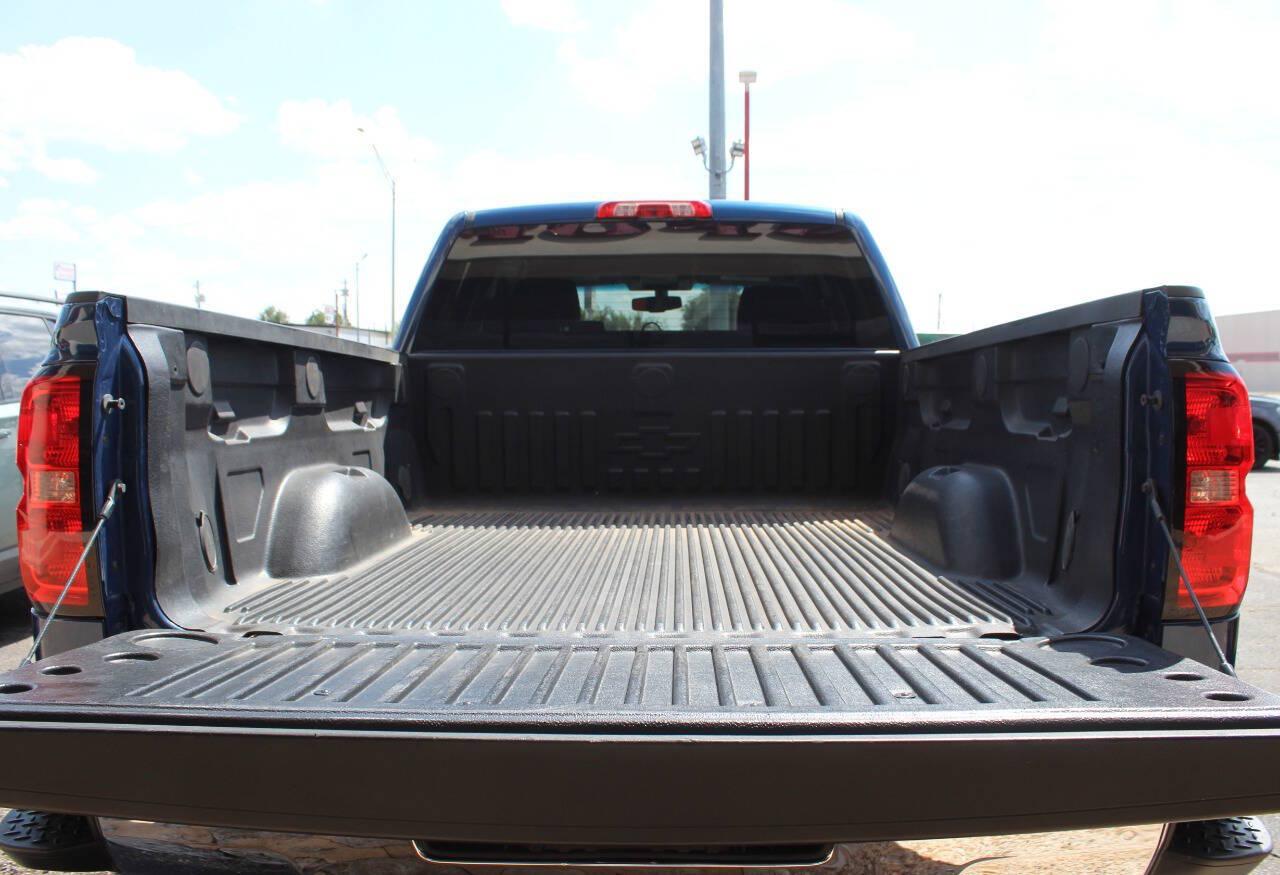 2017 Blue Chevrolet Silverado 1500 LT Double Cab 4WD (1GCVKREC0HZ) with an EcoTec3 5.3L V8 355hp 383ft. lbs. 5.3L V8 engine, Automatic 6-Speed transmission, located at 4301 NW 39th , Oklahoma City, OK, 73112, (405) 949-5600, 35.512135, -97.598671 - Hablamos espanol. SPEND SMART --- BUY FROM SUPER SPORTS. ALL PRICES, DOWN PAYMENTS, PAYMENTS, AND FINANCE TERMS ARE NEGOTIABLE AT THE TIME OF APPROVAL. WE WILL WORK WITH YOU TO FIT YOUR BUDGET. WE WILL EVEN LOWER AND ADJUST THE NUMBERS TO HELP MAKE THE VEHICLE MORE AFFORDABLE FOR YOU.- Photo#13