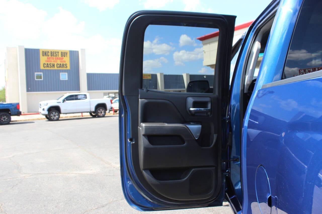 2017 Blue Chevrolet Silverado 1500 LT Double Cab 4WD (1GCVKREC0HZ) with an EcoTec3 5.3L V8 355hp 383ft. lbs. 5.3L V8 engine, Automatic 6-Speed transmission, located at 4301 NW 39th , Oklahoma City, OK, 73112, (405) 949-5600, 35.512135, -97.598671 - Hablamos espanol. SPEND SMART --- BUY FROM SUPER SPORTS. ALL PRICES, DOWN PAYMENTS, PAYMENTS, AND FINANCE TERMS ARE NEGOTIABLE AT THE TIME OF APPROVAL. WE WILL WORK WITH YOU TO FIT YOUR BUDGET. WE WILL EVEN LOWER AND ADJUST THE NUMBERS TO HELP MAKE THE VEHICLE MORE AFFORDABLE FOR YOU.- Photo#20