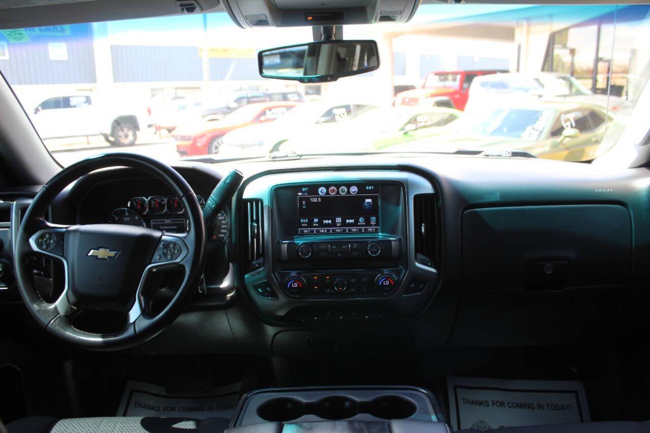 2017 Blue Chevrolet Silverado 1500 LT Double Cab 4WD (1GCVKREC0HZ) with an EcoTec3 5.3L V8 355hp 383ft. lbs. 5.3L V8 engine, Automatic 6-Speed transmission, located at 4301 NW 39th , Oklahoma City, OK, 73112, (405) 949-5600, 35.512135, -97.598671 - Hablamos espanol. SPEND SMART --- BUY FROM SUPER SPORTS. ALL PRICES, DOWN PAYMENTS, PAYMENTS, AND FINANCE TERMS ARE NEGOTIABLE AT THE TIME OF APPROVAL. WE WILL WORK WITH YOU TO FIT YOUR BUDGET. WE WILL EVEN LOWER AND ADJUST THE NUMBERS TO HELP MAKE THE VEHICLE MORE AFFORDABLE FOR YOU.- Photo#21
