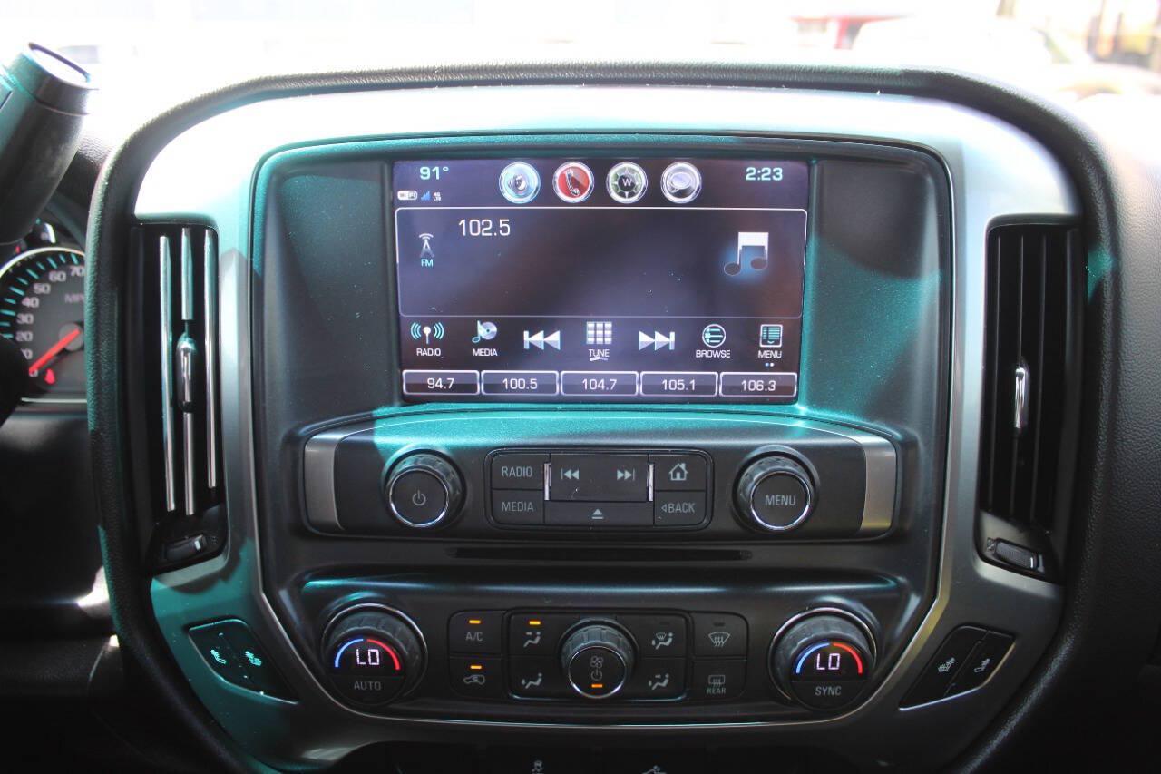 2017 Blue Chevrolet Silverado 1500 LT Double Cab 4WD (1GCVKREC0HZ) with an EcoTec3 5.3L V8 355hp 383ft. lbs. 5.3L V8 engine, Automatic 6-Speed transmission, located at 4301 NW 39th , Oklahoma City, OK, 73112, (405) 949-5600, 35.512135, -97.598671 - Hablamos espanol. SPEND SMART --- BUY FROM SUPER SPORTS. ALL PRICES, DOWN PAYMENTS, PAYMENTS, AND FINANCE TERMS ARE NEGOTIABLE AT THE TIME OF APPROVAL. WE WILL WORK WITH YOU TO FIT YOUR BUDGET. WE WILL EVEN LOWER AND ADJUST THE NUMBERS TO HELP MAKE THE VEHICLE MORE AFFORDABLE FOR YOU.- Photo#22