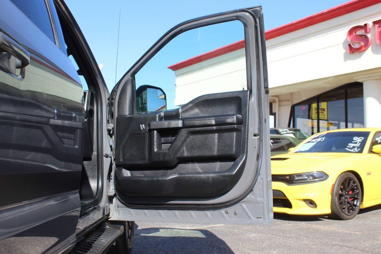 2018 Gray Ford F-150 XLT SuperCrew 5.5-ft. Bed 4WD (1FTEW1EGXJF) with an EcoBoost 3.5L Twin Turbo V6 375hp 470ft. lbs. 3.5L V6 engine, Automatic 10-Speed transmission, located at 4301 NW 39th , Oklahoma City, OK, 73112, (405) 949-5600, 35.512135, -97.598671 - Hablamos espanol. SPEND SMART --- BUY FROM SUPER SPORTS. ALL PRICES, DOWN PAYMENTS, PAYMENTS, AND FINANCE TERMS ARE NEGOTIABLE AT THE TIME OF APPROVAL. WE WILL WORK WITH YOU TO FIT YOUR BUDGET. WE WILL EVEN LOWER AND ADJUST THE NUMBERS TO HELP MAKE THE VEHICLE MORE AFFORDABLE FOR YOU.- Photo#9