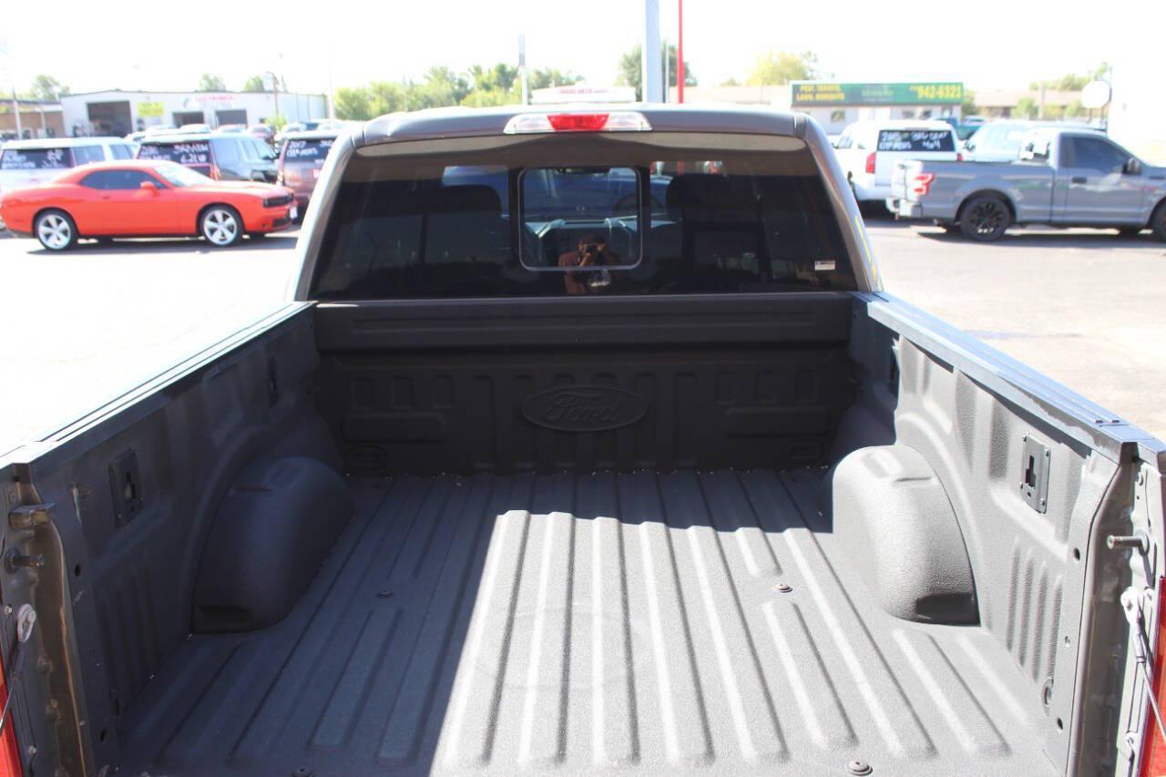 2018 Gray Ford F-150 XLT SuperCrew 5.5-ft. Bed 4WD (1FTEW1EGXJF) with an EcoBoost 3.5L Twin Turbo V6 375hp 470ft. lbs. 3.5L V6 engine, Automatic 10-Speed transmission, located at 4301 NW 39th , Oklahoma City, OK, 73112, (405) 949-5600, 35.512135, -97.598671 - Hablamos espanol. SPEND SMART --- BUY FROM SUPER SPORTS. ALL PRICES, DOWN PAYMENTS, PAYMENTS, AND FINANCE TERMS ARE NEGOTIABLE AT THE TIME OF APPROVAL. WE WILL WORK WITH YOU TO FIT YOUR BUDGET. WE WILL EVEN LOWER AND ADJUST THE NUMBERS TO HELP MAKE THE VEHICLE MORE AFFORDABLE FOR YOU.- Photo#12