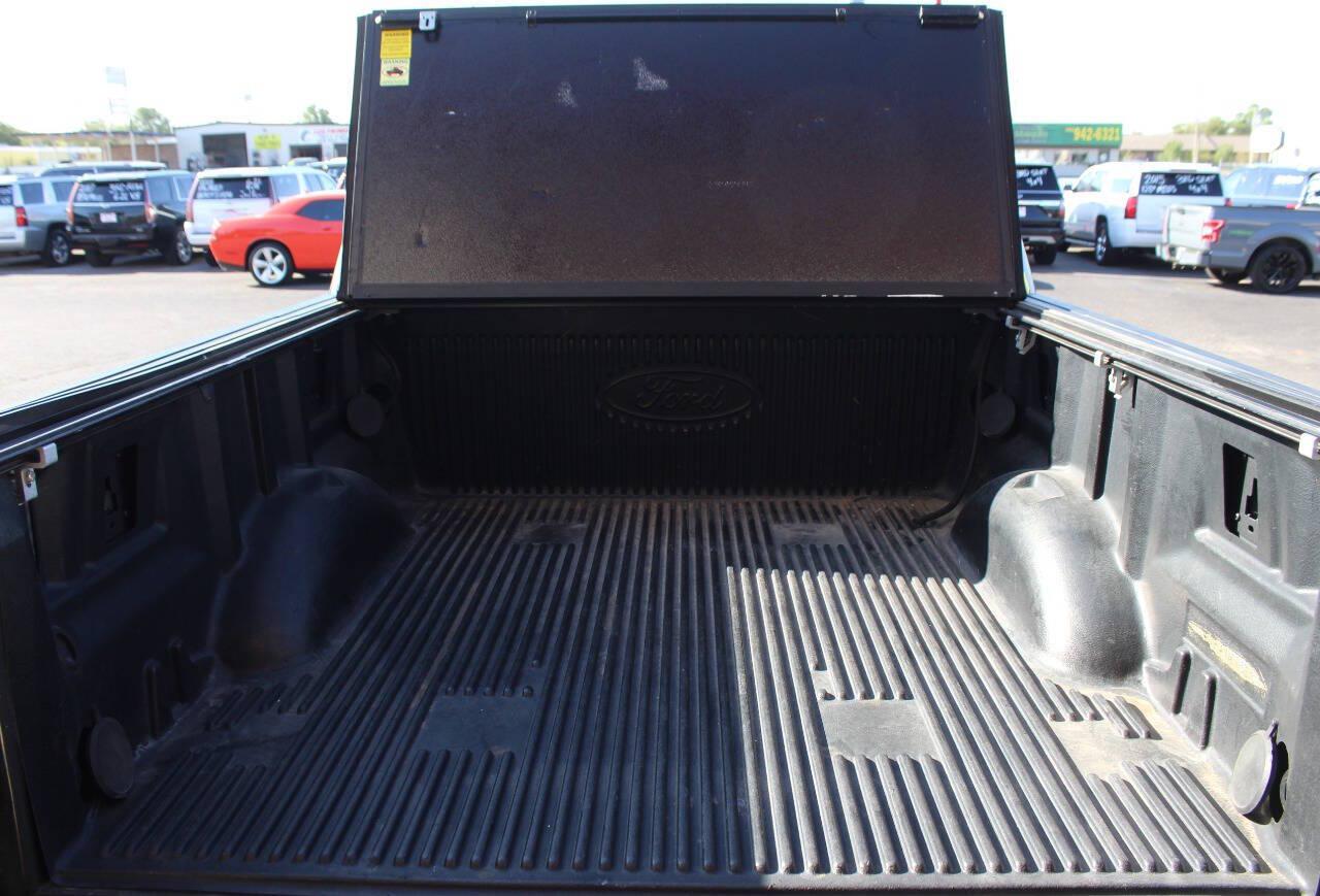 2016 Gray Ford F-150 XLT SuperCrew 6.5-ft. Bed 4WD (1FTEW1EP0GF) with an EcoBoost 2.7L Twin Turbo V6 325hp 375ft. lbs. 2.7L V6 engine, Automatic 6-Speed transmission, located at 4301 NW 39th , Oklahoma City, OK, 73112, (405) 949-5600, 35.512135, -97.598671 - Hablamos espanol. SPEND SMART --- BUY FROM SUPER SPORTS. ALL PRICES, DOWN PAYMENTS, PAYMENTS, AND FINANCE TERMS ARE NEGOTIABLE AT THE TIME OF APPROVAL. WE WILL WORK WITH YOU TO FIT YOUR BUDGET. WE WILL EVEN LOWER AND ADJUST THE NUMBERS TO HELP MAKE THE VEHICLE MORE AFFORDABLE FOR YOU.- Photo#12
