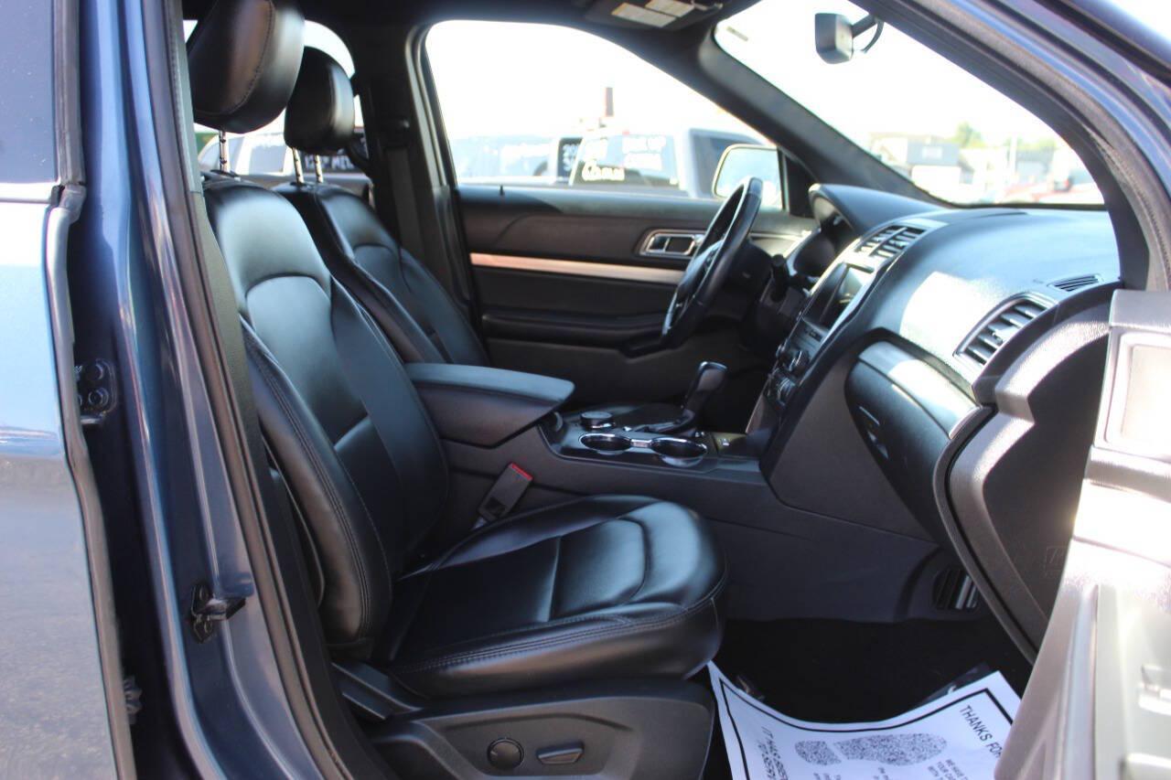 2019 Blue Ford Explorer XLT 4WD (1FM5K8D87KG) with an 3.5L V6 290hp 255ft. lbs. 3.5L V6 engine, Automatic 6-Speed transmission, located at 4301 NW 39th , Oklahoma City, OK, 73112, (405) 949-5600, 35.512135, -97.598671 - Hablamos espanol. SPEND SMART --- BUY FROM SUPER SPORTS. ALL PRICES, DOWN PAYMENTS, PAYMENTS, AND FINANCE TERMS ARE NEGOTIABLE AT THE TIME OF APPROVAL. WE WILL WORK WITH YOU TO FIT YOUR BUDGET. WE WILL EVEN LOWER AND ADJUST THE NUMBERS TO HELP MAKE THE VEHICLE MORE AFFORDABLE FOR YOU.- Photo#8