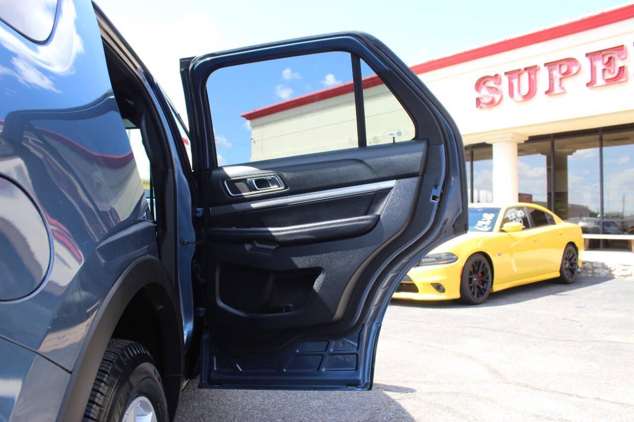 2019 Blue Ford Explorer XLT 4WD (1FM5K8D87KG) with an 3.5L V6 290hp 255ft. lbs. 3.5L V6 engine, Automatic 6-Speed transmission, located at 4301 NW 39th , Oklahoma City, OK, 73112, (405) 949-5600, 35.512135, -97.598671 - Hablamos espanol. SPEND SMART --- BUY FROM SUPER SPORTS. ALL PRICES, DOWN PAYMENTS, PAYMENTS, AND FINANCE TERMS ARE NEGOTIABLE AT THE TIME OF APPROVAL. WE WILL WORK WITH YOU TO FIT YOUR BUDGET. WE WILL EVEN LOWER AND ADJUST THE NUMBERS TO HELP MAKE THE VEHICLE MORE AFFORDABLE FOR YOU.- Photo#12