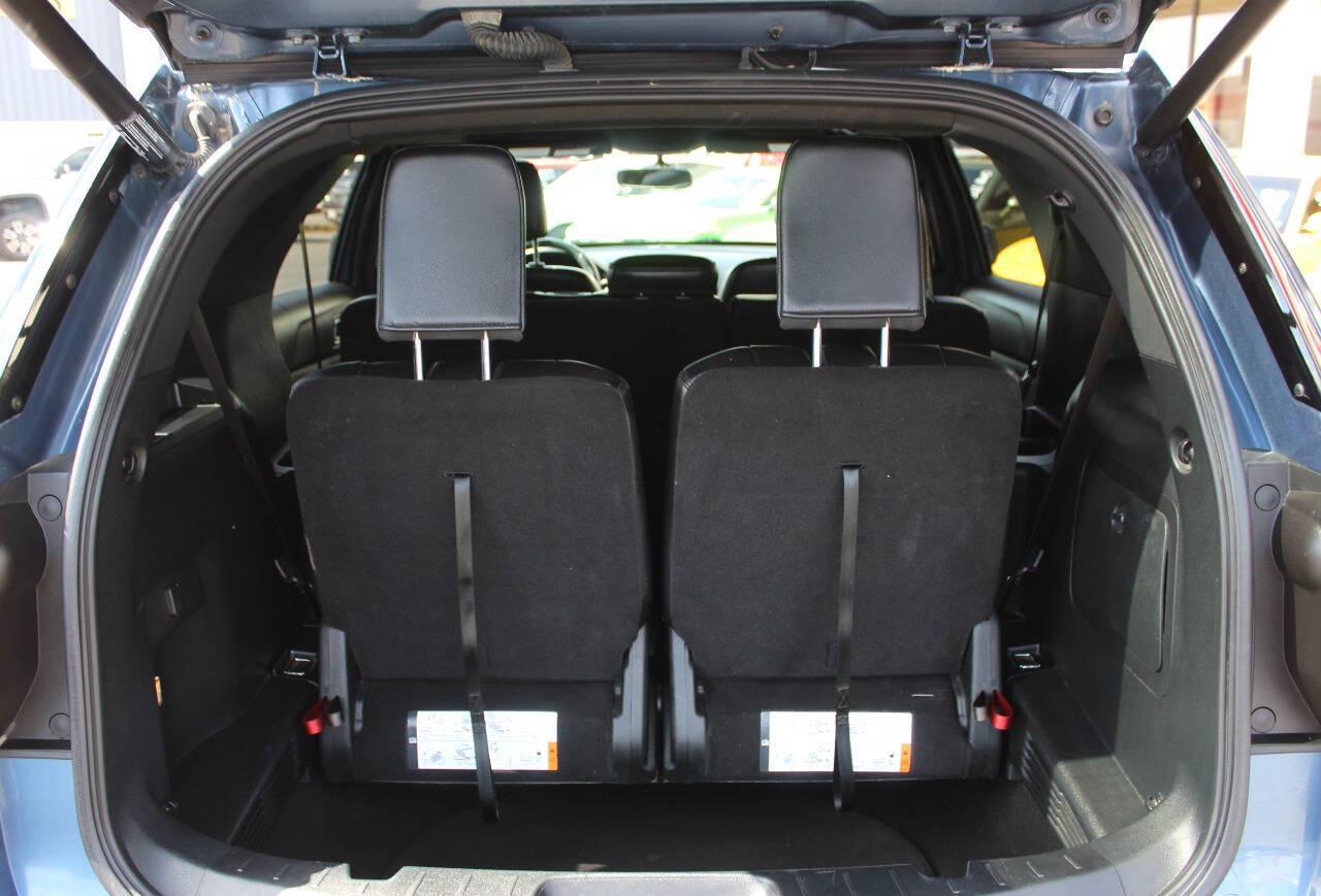 2019 Blue Ford Explorer XLT 4WD (1FM5K8D87KG) with an 3.5L V6 290hp 255ft. lbs. 3.5L V6 engine, Automatic 6-Speed transmission, located at 4301 NW 39th , Oklahoma City, OK, 73112, (405) 949-5600, 35.512135, -97.598671 - Hablamos espanol. SPEND SMART --- BUY FROM SUPER SPORTS. ALL PRICES, DOWN PAYMENTS, PAYMENTS, AND FINANCE TERMS ARE NEGOTIABLE AT THE TIME OF APPROVAL. WE WILL WORK WITH YOU TO FIT YOUR BUDGET. WE WILL EVEN LOWER AND ADJUST THE NUMBERS TO HELP MAKE THE VEHICLE MORE AFFORDABLE FOR YOU.- Photo#13