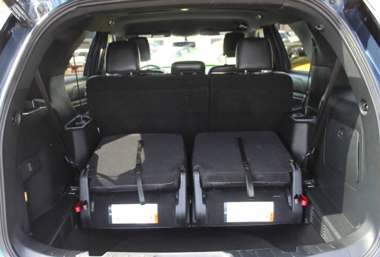 2019 Blue Ford Explorer XLT 4WD (1FM5K8D87KG) with an 3.5L V6 290hp 255ft. lbs. 3.5L V6 engine, Automatic 6-Speed transmission, located at 4301 NW 39th , Oklahoma City, OK, 73112, (405) 949-5600, 35.512135, -97.598671 - Hablamos espanol. SPEND SMART --- BUY FROM SUPER SPORTS. ALL PRICES, DOWN PAYMENTS, PAYMENTS, AND FINANCE TERMS ARE NEGOTIABLE AT THE TIME OF APPROVAL. WE WILL WORK WITH YOU TO FIT YOUR BUDGET. WE WILL EVEN LOWER AND ADJUST THE NUMBERS TO HELP MAKE THE VEHICLE MORE AFFORDABLE FOR YOU.- Photo#14
