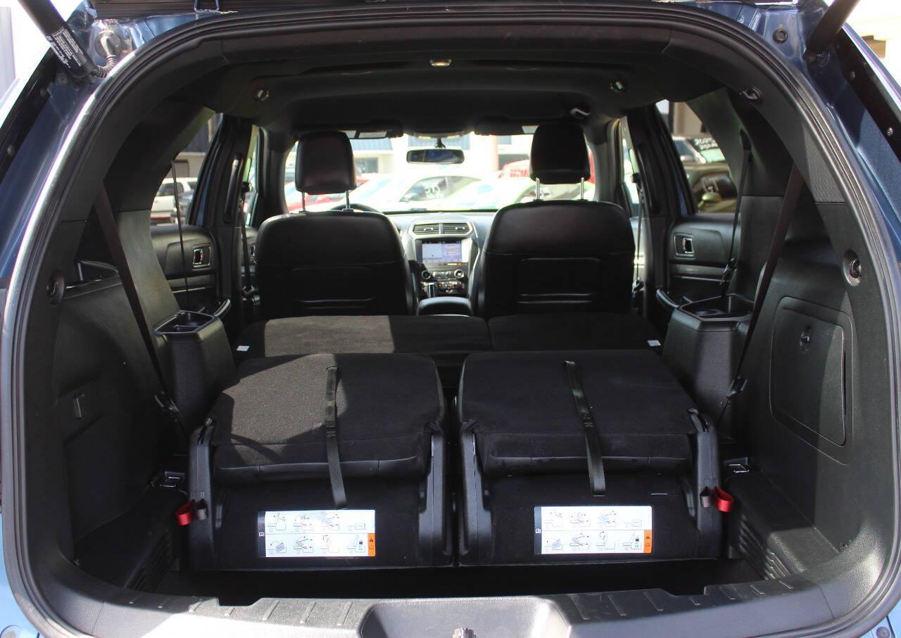 2019 Blue Ford Explorer XLT 4WD (1FM5K8D87KG) with an 3.5L V6 290hp 255ft. lbs. 3.5L V6 engine, Automatic 6-Speed transmission, located at 4301 NW 39th , Oklahoma City, OK, 73112, (405) 949-5600, 35.512135, -97.598671 - Hablamos espanol. SPEND SMART --- BUY FROM SUPER SPORTS. ALL PRICES, DOWN PAYMENTS, PAYMENTS, AND FINANCE TERMS ARE NEGOTIABLE AT THE TIME OF APPROVAL. WE WILL WORK WITH YOU TO FIT YOUR BUDGET. WE WILL EVEN LOWER AND ADJUST THE NUMBERS TO HELP MAKE THE VEHICLE MORE AFFORDABLE FOR YOU.- Photo#15