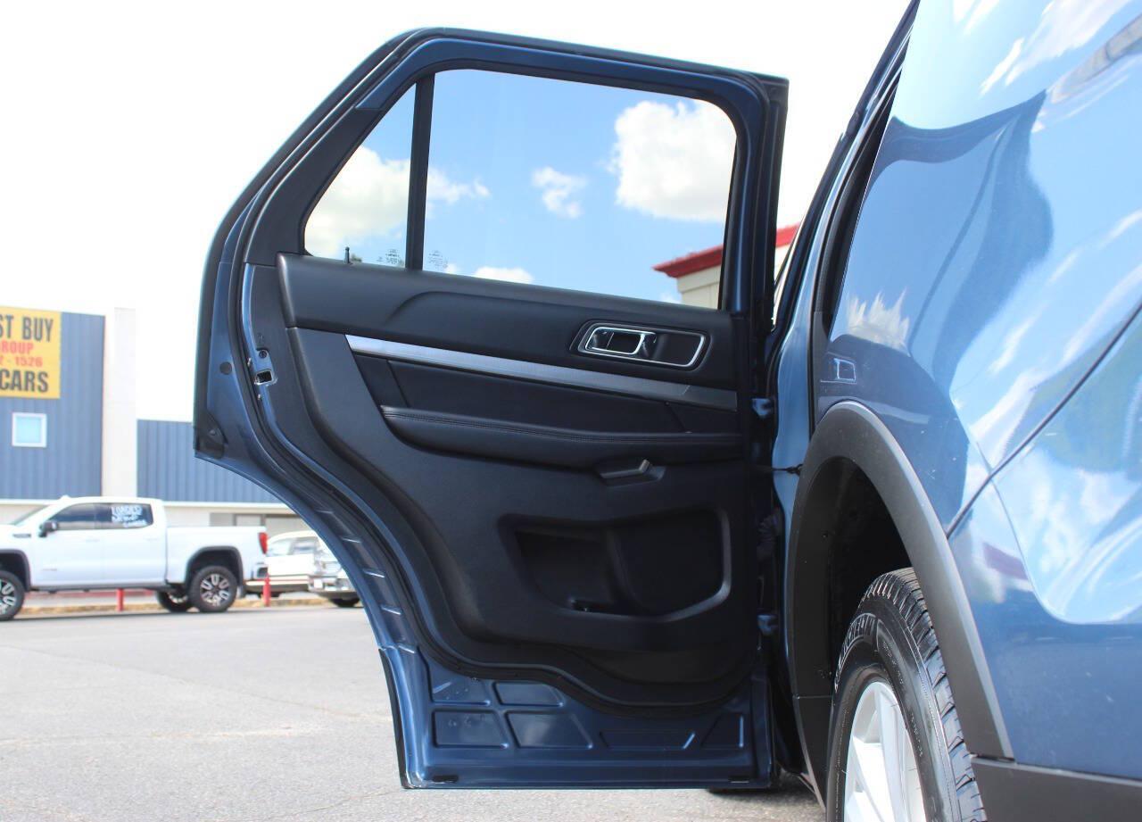 2019 Blue Ford Explorer XLT 4WD (1FM5K8D87KG) with an 3.5L V6 290hp 255ft. lbs. 3.5L V6 engine, Automatic 6-Speed transmission, located at 4301 NW 39th , Oklahoma City, OK, 73112, (405) 949-5600, 35.512135, -97.598671 - Hablamos espanol. SPEND SMART --- BUY FROM SUPER SPORTS. ALL PRICES, DOWN PAYMENTS, PAYMENTS, AND FINANCE TERMS ARE NEGOTIABLE AT THE TIME OF APPROVAL. WE WILL WORK WITH YOU TO FIT YOUR BUDGET. WE WILL EVEN LOWER AND ADJUST THE NUMBERS TO HELP MAKE THE VEHICLE MORE AFFORDABLE FOR YOU.- Photo#17