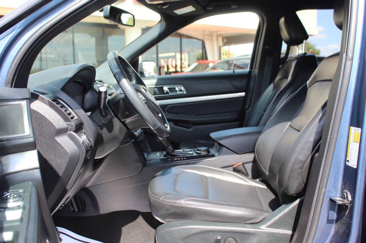2019 Blue Ford Explorer XLT 4WD (1FM5K8D87KG) with an 3.5L V6 290hp 255ft. lbs. 3.5L V6 engine, Automatic 6-Speed transmission, located at 4301 NW 39th , Oklahoma City, OK, 73112, (405) 949-5600, 35.512135, -97.598671 - Hablamos espanol. SPEND SMART --- BUY FROM SUPER SPORTS. ALL PRICES, DOWN PAYMENTS, PAYMENTS, AND FINANCE TERMS ARE NEGOTIABLE AT THE TIME OF APPROVAL. WE WILL WORK WITH YOU TO FIT YOUR BUDGET. WE WILL EVEN LOWER AND ADJUST THE NUMBERS TO HELP MAKE THE VEHICLE MORE AFFORDABLE FOR YOU.- Photo#18