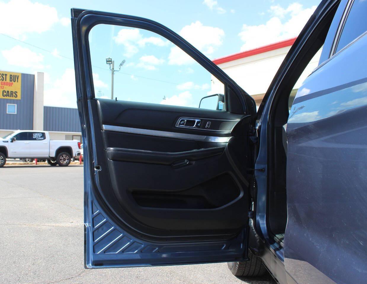 2019 Blue Ford Explorer XLT 4WD (1FM5K8D87KG) with an 3.5L V6 290hp 255ft. lbs. 3.5L V6 engine, Automatic 6-Speed transmission, located at 4301 NW 39th , Oklahoma City, OK, 73112, (405) 949-5600, 35.512135, -97.598671 - Hablamos espanol. SPEND SMART --- BUY FROM SUPER SPORTS. ALL PRICES, DOWN PAYMENTS, PAYMENTS, AND FINANCE TERMS ARE NEGOTIABLE AT THE TIME OF APPROVAL. WE WILL WORK WITH YOU TO FIT YOUR BUDGET. WE WILL EVEN LOWER AND ADJUST THE NUMBERS TO HELP MAKE THE VEHICLE MORE AFFORDABLE FOR YOU.- Photo#19