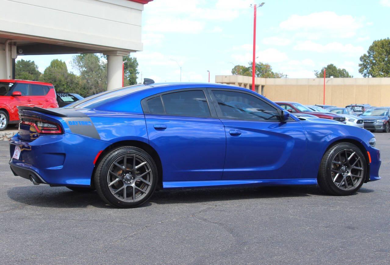 2018 Blue Dodge Charger R/T (2C3CDXCT1JH) with an HEMI 5.7L V8 370hp 395ft. lbs. 5.7L V8 engine, Automatic 8-Speed transmission, located at 4301 NW 39th , Oklahoma City, OK, 73112, (405) 949-5600, 35.512135, -97.598671 - Hablamos espanol. SPEND SMART --- BUY FROM SUPER SPORTS. ALL PRICES, DOWN PAYMENTS, PAYMENTS, AND FINANCE TERMS ARE NEGOTIABLE AT THE TIME OF APPROVAL. WE WILL WORK WITH YOU TO FIT YOUR BUDGET. WE WILL EVEN LOWER AND ADJUST THE NUMBERS TO HELP MAKE THE VEHICLE MORE AFFORDABLE FOR YOU.- Photo#2