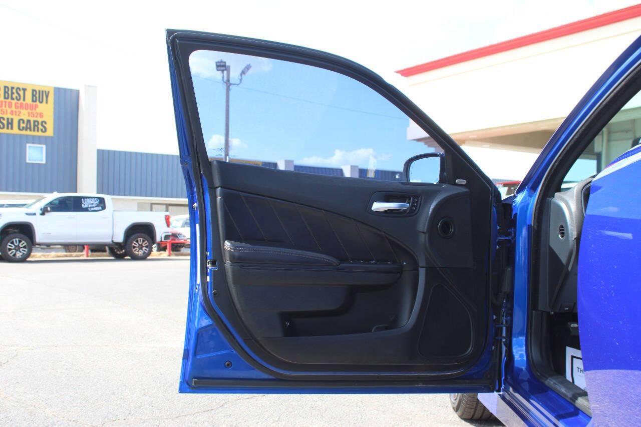 2018 Blue Dodge Charger R/T (2C3CDXCT1JH) with an HEMI 5.7L V8 370hp 395ft. lbs. 5.7L V8 engine, Automatic 8-Speed transmission, located at 4301 NW 39th , Oklahoma City, OK, 73112, (405) 949-5600, 35.512135, -97.598671 - Hablamos espanol. SPEND SMART --- BUY FROM SUPER SPORTS. ALL PRICES, DOWN PAYMENTS, PAYMENTS, AND FINANCE TERMS ARE NEGOTIABLE AT THE TIME OF APPROVAL. WE WILL WORK WITH YOU TO FIT YOUR BUDGET. WE WILL EVEN LOWER AND ADJUST THE NUMBERS TO HELP MAKE THE VEHICLE MORE AFFORDABLE FOR YOU.- Photo#17