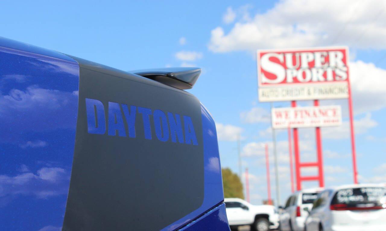 2018 Blue Dodge Charger R/T (2C3CDXCT1JH) with an HEMI 5.7L V8 370hp 395ft. lbs. 5.7L V8 engine, Automatic 8-Speed transmission, located at 4301 NW 39th , Oklahoma City, OK, 73112, (405) 949-5600, 35.512135, -97.598671 - Hablamos espanol. SPEND SMART --- BUY FROM SUPER SPORTS. ALL PRICES, DOWN PAYMENTS, PAYMENTS, AND FINANCE TERMS ARE NEGOTIABLE AT THE TIME OF APPROVAL. WE WILL WORK WITH YOU TO FIT YOUR BUDGET. WE WILL EVEN LOWER AND ADJUST THE NUMBERS TO HELP MAKE THE VEHICLE MORE AFFORDABLE FOR YOU.- Photo#18