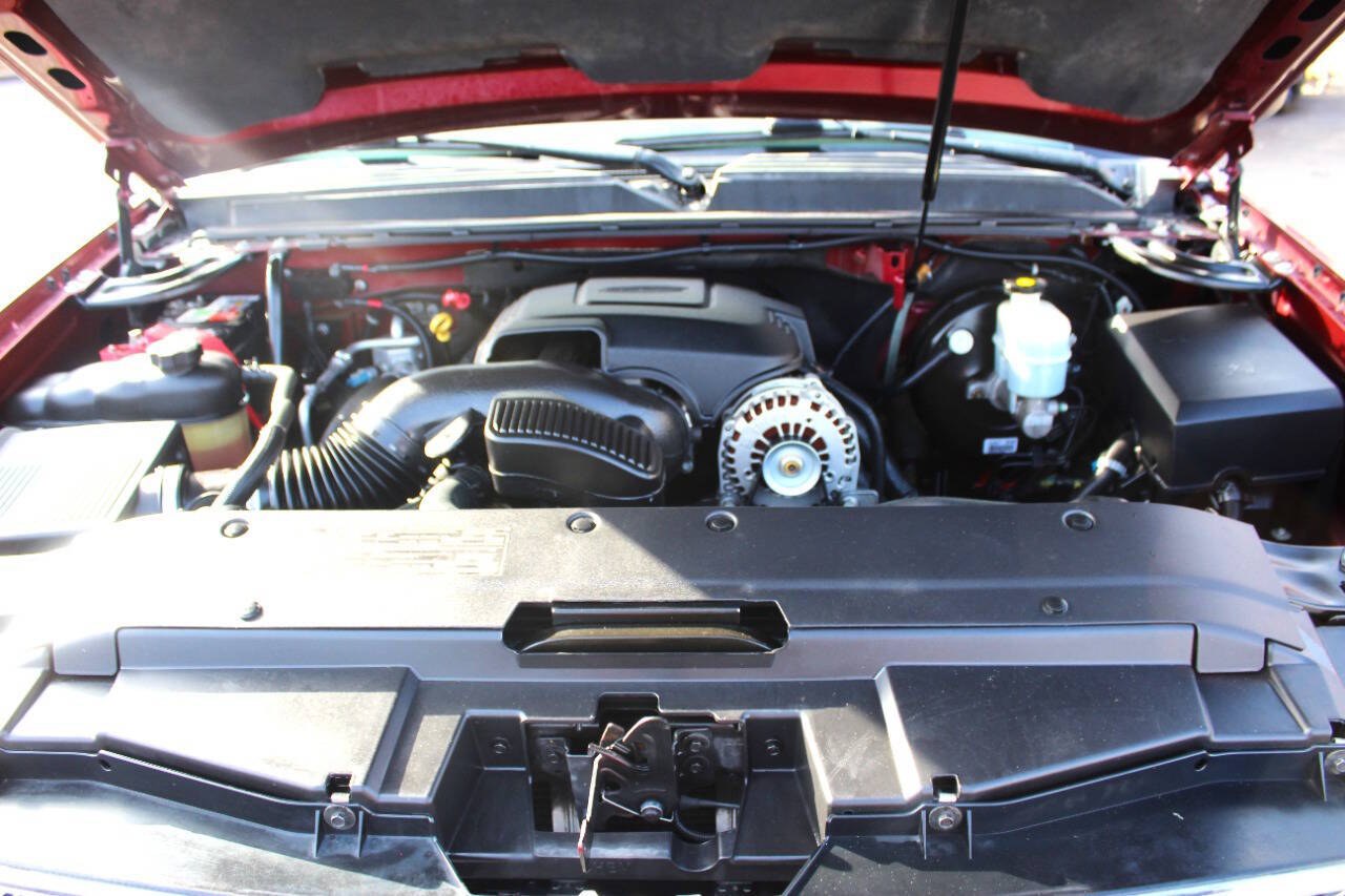 2008 Maroon Chevrolet Avalanche LS 4WD (3GNFK12398G) with an Vortec 5.3L Flex Fuel V8 310hp 335ft. lbs. 5.3L V8 engine, Automatic 4-Speed transmission, located at 4301 NW 39th , Oklahoma City, OK, 73112, (405) 949-5600, 35.512135, -97.598671 - Hablamos espanol. SPEND SMART --- BUY FROM SUPER SPORTS. ALL PRICES, DOWN PAYMENTS, PAYMENTS, AND FINANCE TERMS ARE NEGOTIABLE AT THE TIME OF APPROVAL. WE WILL WORK WITH YOU TO FIT YOUR BUDGET. WE WILL EVEN LOWER AND ADJUST THE NUMBERS TO HELP MAKE THE VEHICLE MORE AFFORDABLE FOR YOU.- Photo#7