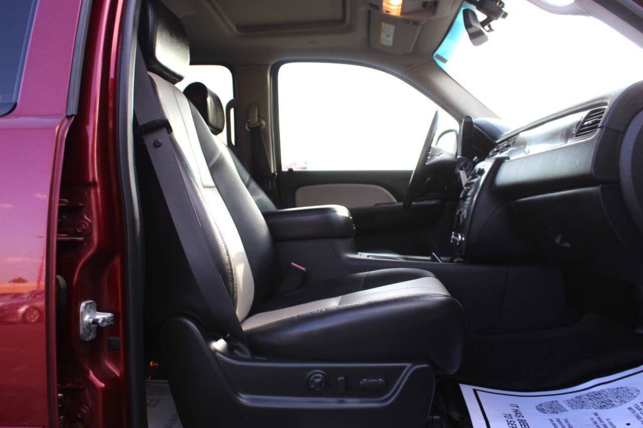 2008 Maroon Chevrolet Avalanche LS 4WD (3GNFK12398G) with an Vortec 5.3L Flex Fuel V8 310hp 335ft. lbs. 5.3L V8 engine, Automatic 4-Speed transmission, located at 4301 NW 39th , Oklahoma City, OK, 73112, (405) 949-5600, 35.512135, -97.598671 - Hablamos espanol. SPEND SMART --- BUY FROM SUPER SPORTS. ALL PRICES, DOWN PAYMENTS, PAYMENTS, AND FINANCE TERMS ARE NEGOTIABLE AT THE TIME OF APPROVAL. WE WILL WORK WITH YOU TO FIT YOUR BUDGET. WE WILL EVEN LOWER AND ADJUST THE NUMBERS TO HELP MAKE THE VEHICLE MORE AFFORDABLE FOR YOU.- Photo#8