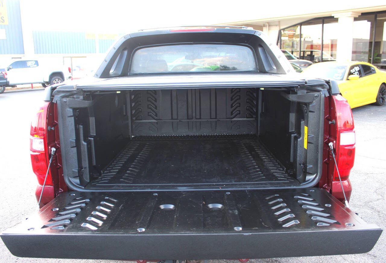 2008 Maroon Chevrolet Avalanche LS 4WD (3GNFK12398G) with an Vortec 5.3L Flex Fuel V8 310hp 335ft. lbs. 5.3L V8 engine, Automatic 4-Speed transmission, located at 4301 NW 39th , Oklahoma City, OK, 73112, (405) 949-5600, 35.512135, -97.598671 - Hablamos espanol. SPEND SMART --- BUY FROM SUPER SPORTS. ALL PRICES, DOWN PAYMENTS, PAYMENTS, AND FINANCE TERMS ARE NEGOTIABLE AT THE TIME OF APPROVAL. WE WILL WORK WITH YOU TO FIT YOUR BUDGET. WE WILL EVEN LOWER AND ADJUST THE NUMBERS TO HELP MAKE THE VEHICLE MORE AFFORDABLE FOR YOU.- Photo#12