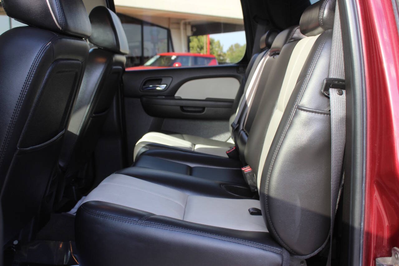2008 Maroon Chevrolet Avalanche LS 4WD (3GNFK12398G) with an Vortec 5.3L Flex Fuel V8 310hp 335ft. lbs. 5.3L V8 engine, Automatic 4-Speed transmission, located at 4301 NW 39th , Oklahoma City, OK, 73112, (405) 949-5600, 35.512135, -97.598671 - Hablamos espanol. SPEND SMART --- BUY FROM SUPER SPORTS. ALL PRICES, DOWN PAYMENTS, PAYMENTS, AND FINANCE TERMS ARE NEGOTIABLE AT THE TIME OF APPROVAL. WE WILL WORK WITH YOU TO FIT YOUR BUDGET. WE WILL EVEN LOWER AND ADJUST THE NUMBERS TO HELP MAKE THE VEHICLE MORE AFFORDABLE FOR YOU.- Photo#13