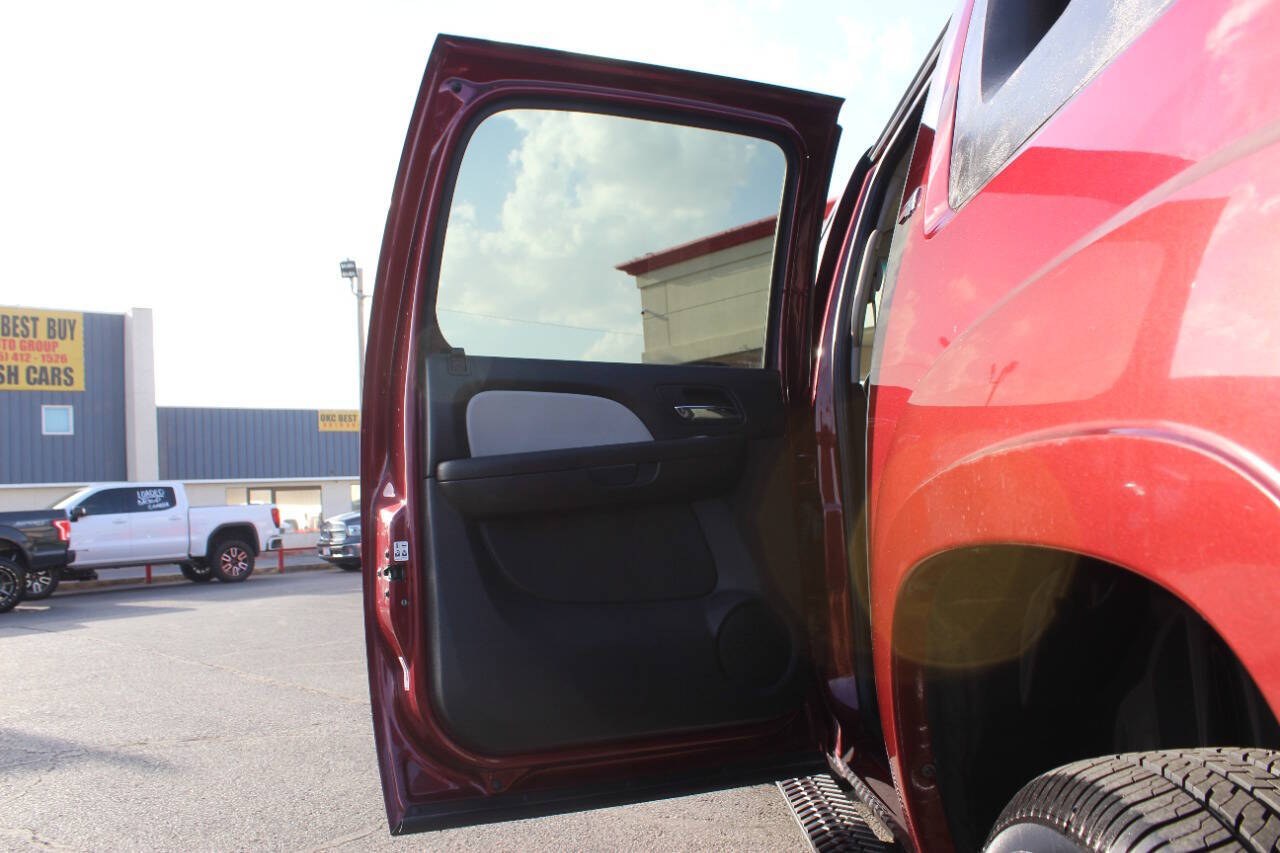 2008 Maroon Chevrolet Avalanche LS 4WD (3GNFK12398G) with an Vortec 5.3L Flex Fuel V8 310hp 335ft. lbs. 5.3L V8 engine, Automatic 4-Speed transmission, located at 4301 NW 39th , Oklahoma City, OK, 73112, (405) 949-5600, 35.512135, -97.598671 - Hablamos espanol. SPEND SMART --- BUY FROM SUPER SPORTS. ALL PRICES, DOWN PAYMENTS, PAYMENTS, AND FINANCE TERMS ARE NEGOTIABLE AT THE TIME OF APPROVAL. WE WILL WORK WITH YOU TO FIT YOUR BUDGET. WE WILL EVEN LOWER AND ADJUST THE NUMBERS TO HELP MAKE THE VEHICLE MORE AFFORDABLE FOR YOU.- Photo#14